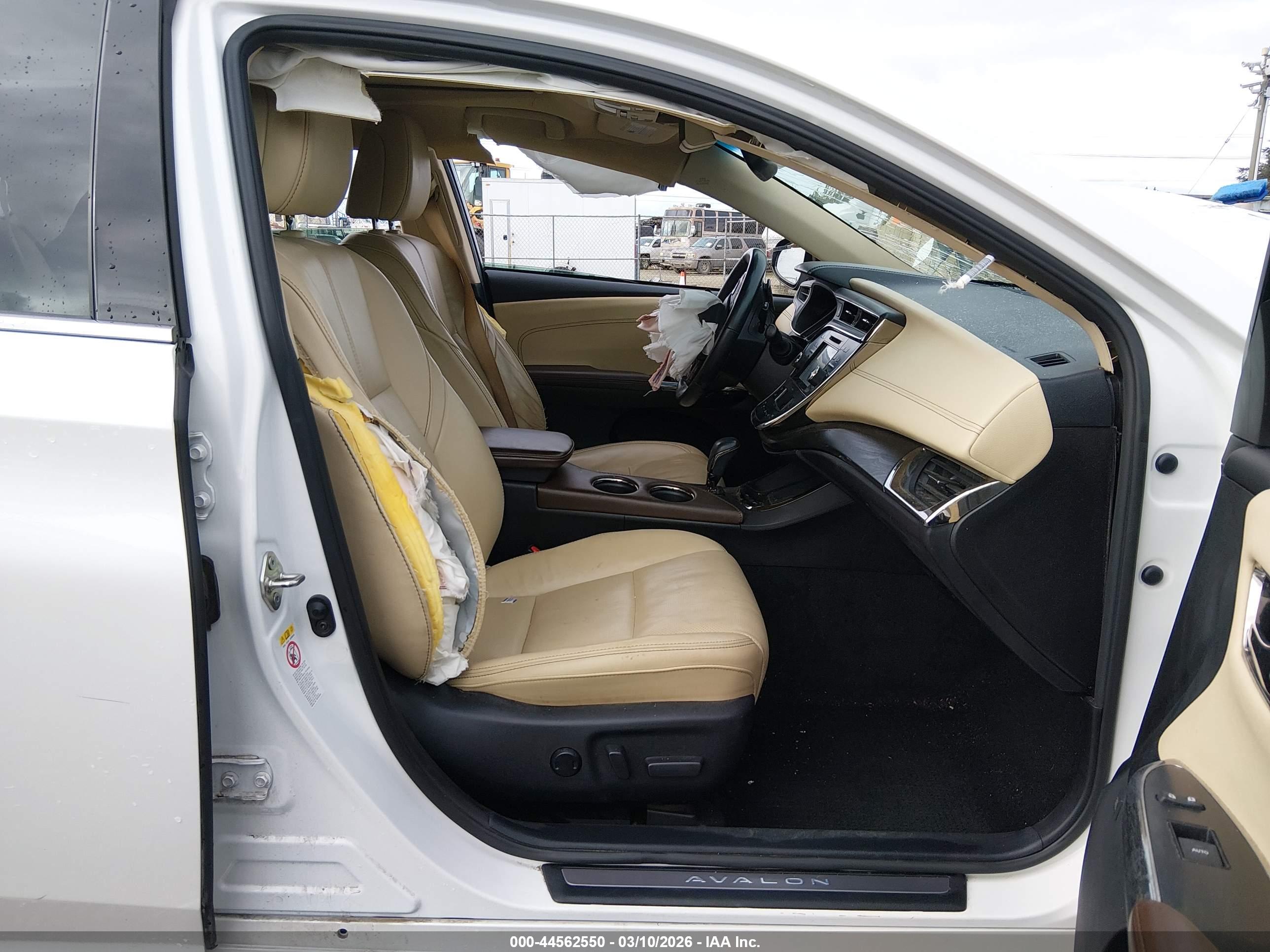 TOYOTA AVALON image 5