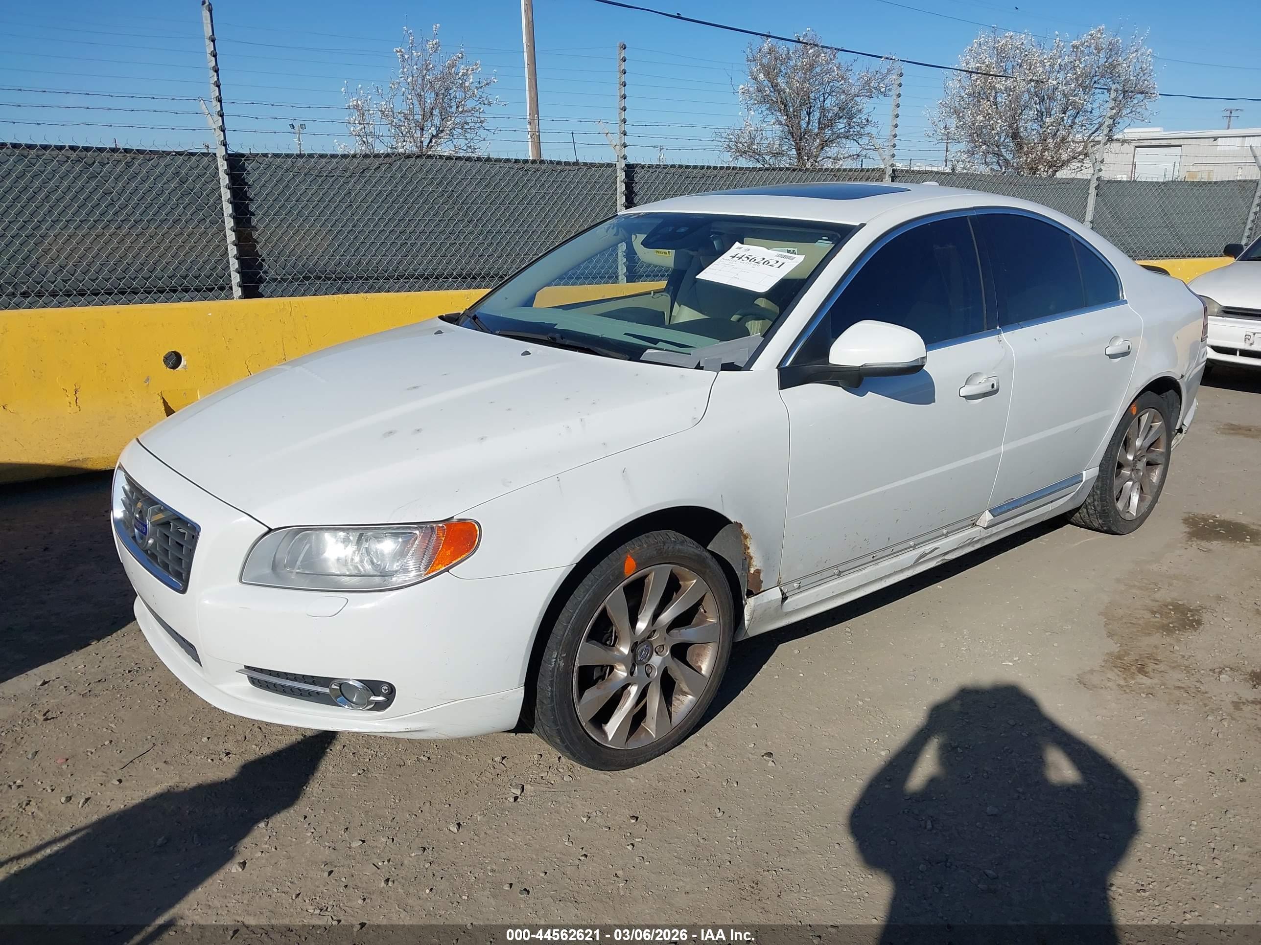 VOLVO S80 image 2