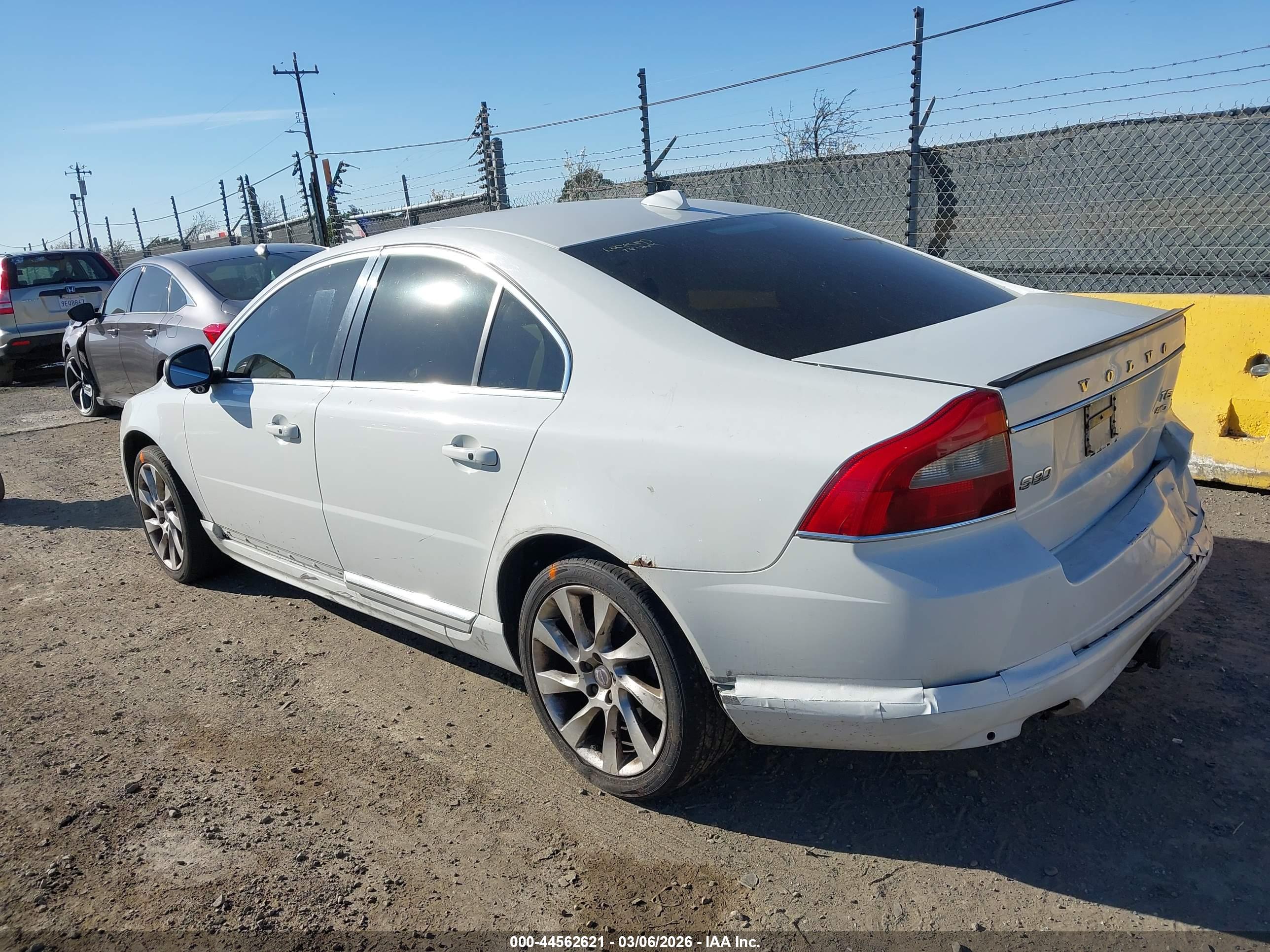 VOLVO S80 image 3
