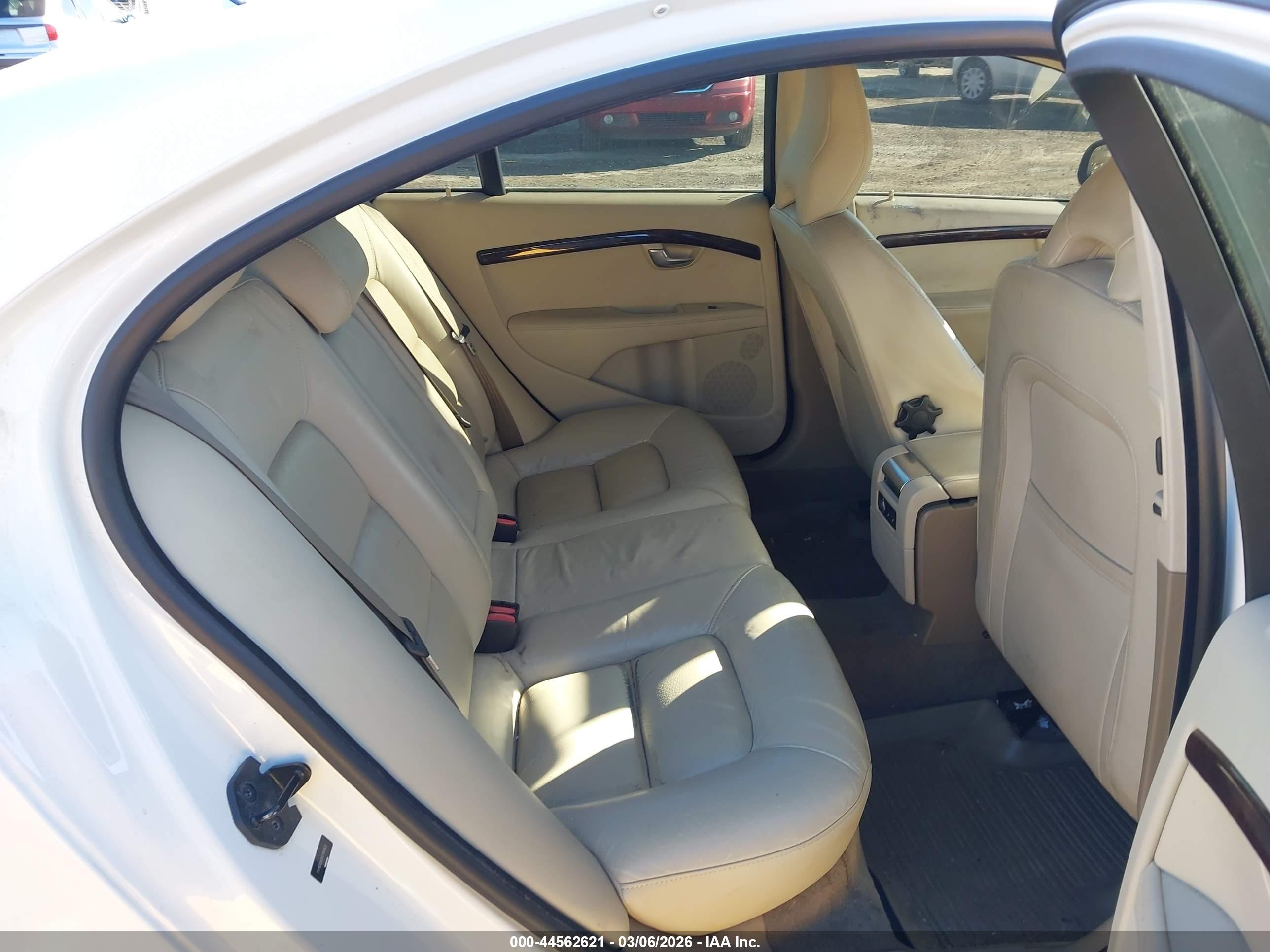 VOLVO S80 image 8
