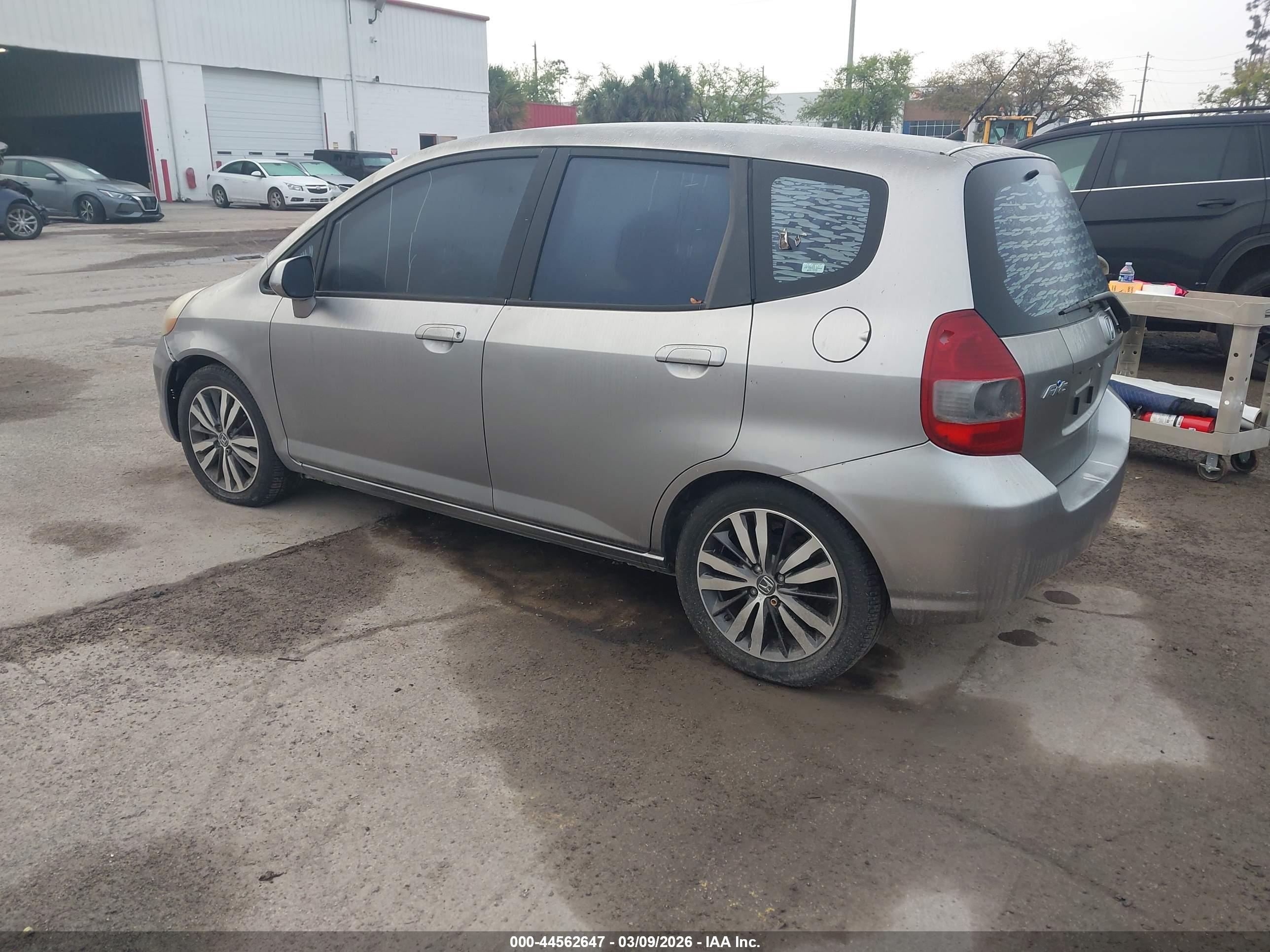 HONDA FIT image 3