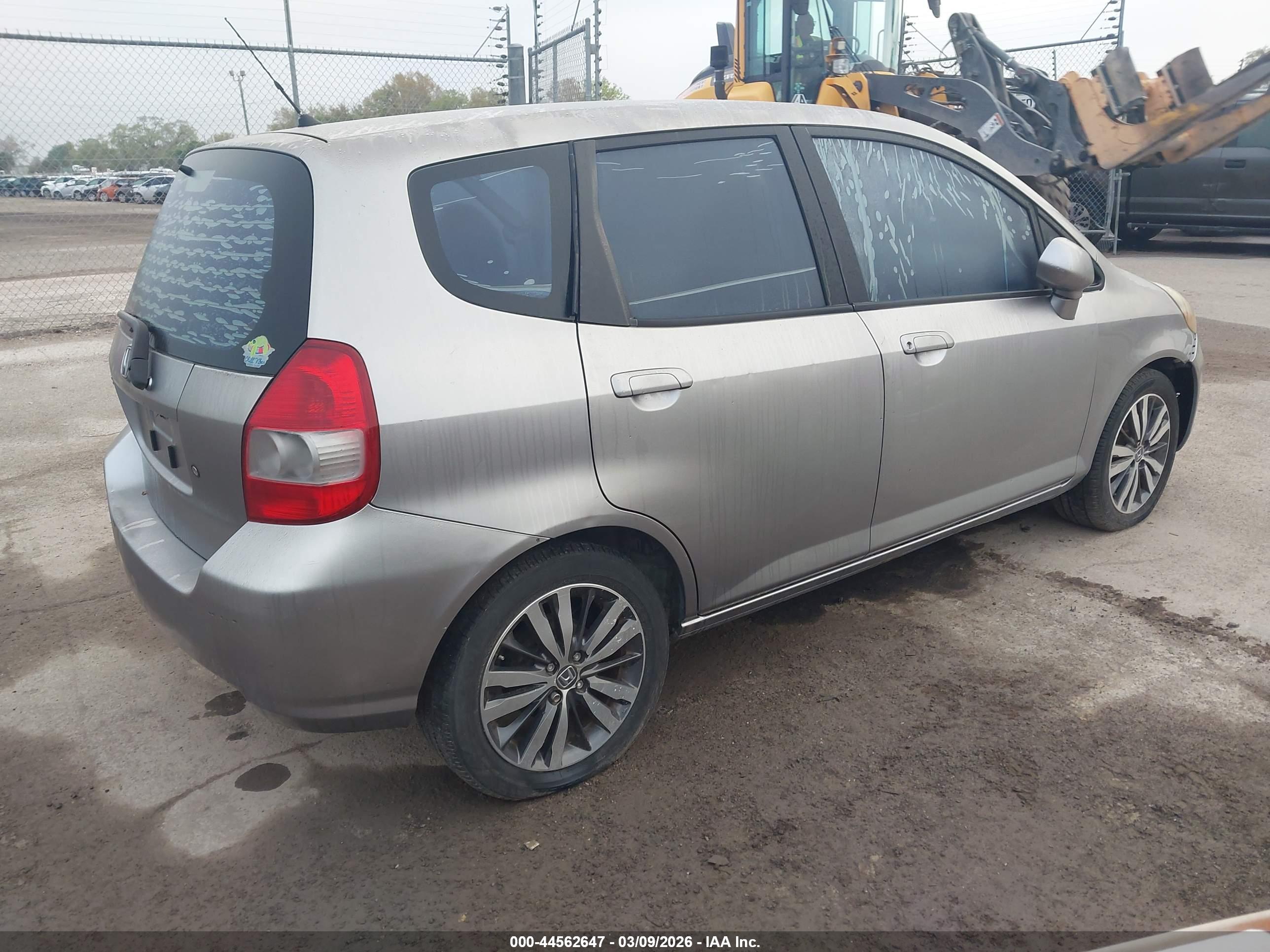 HONDA FIT image 4