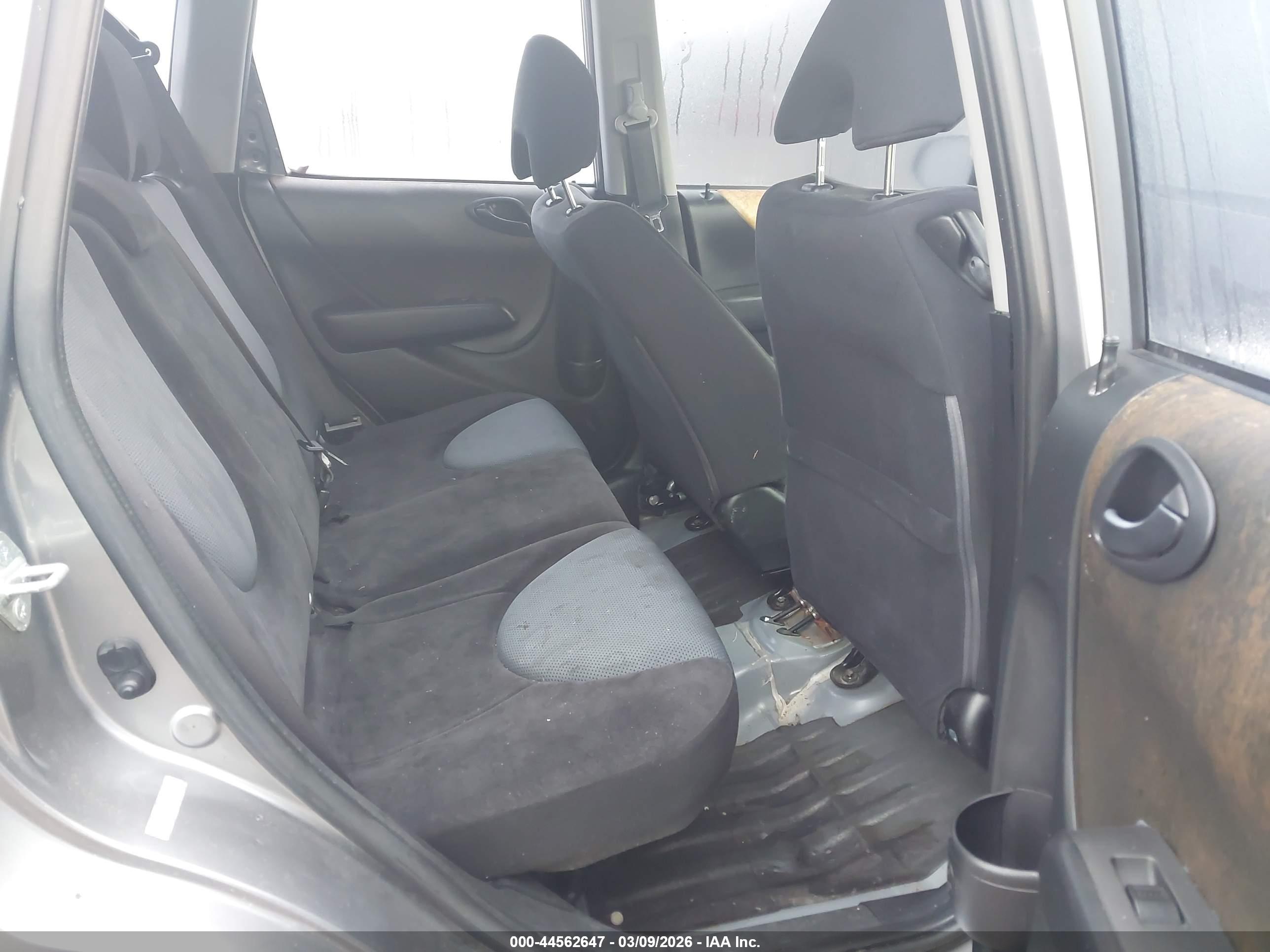 HONDA FIT image 8