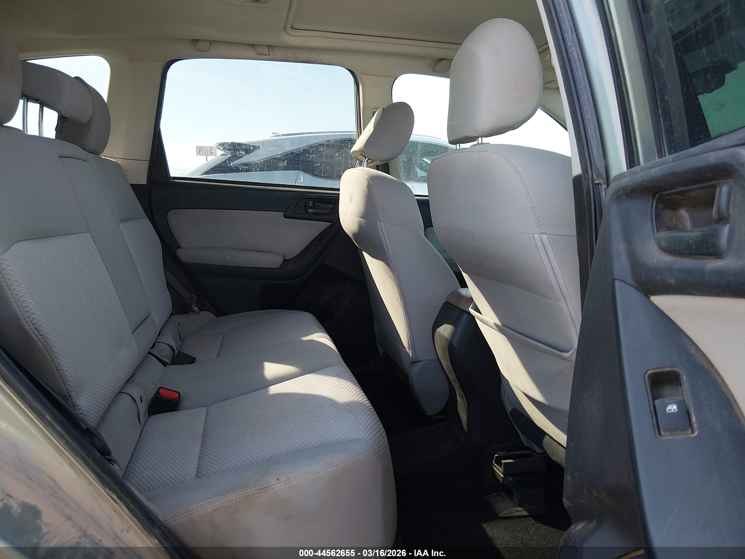 SUBARU FORESTER image 8