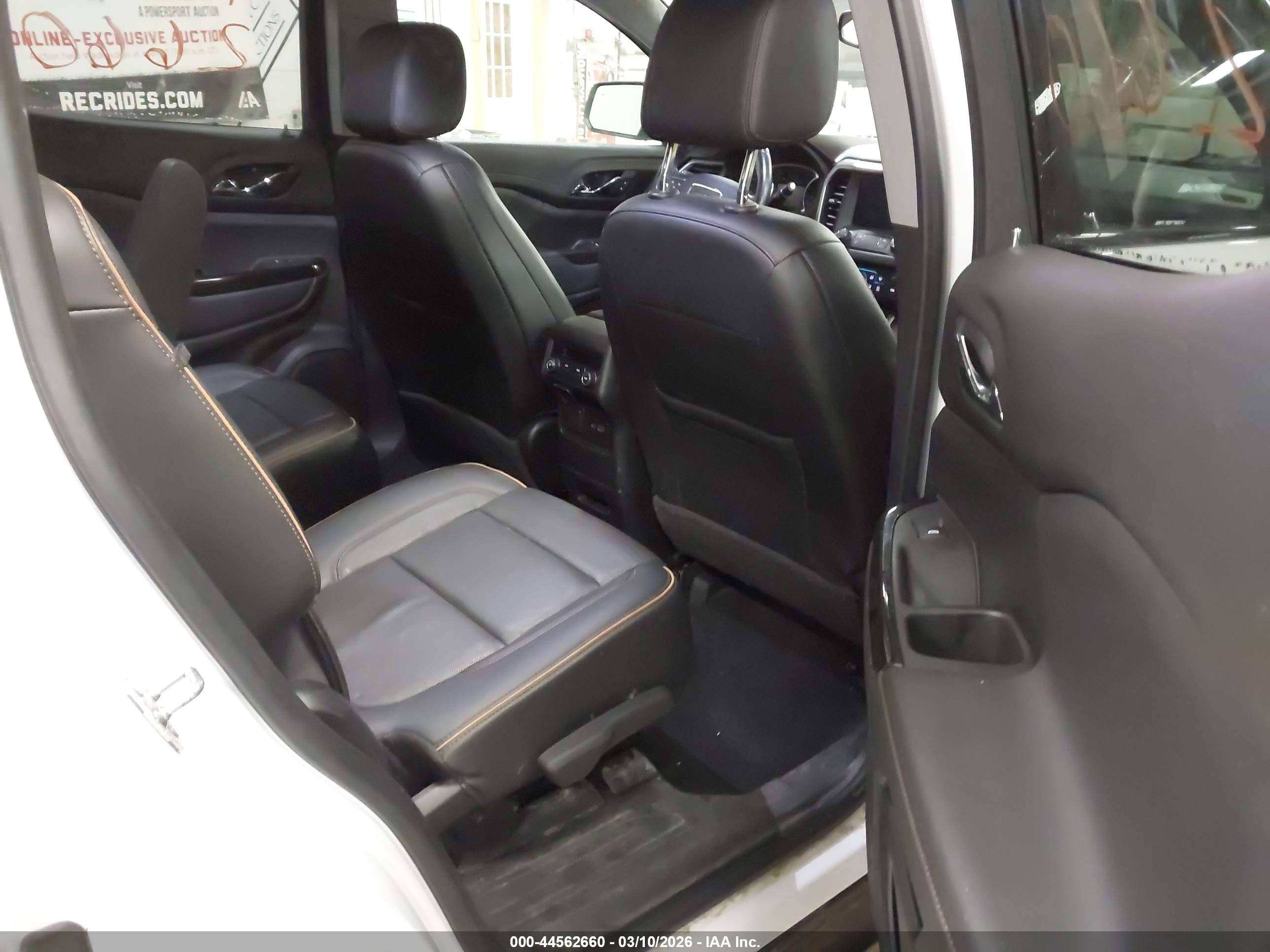 GMC ACADIA image 8