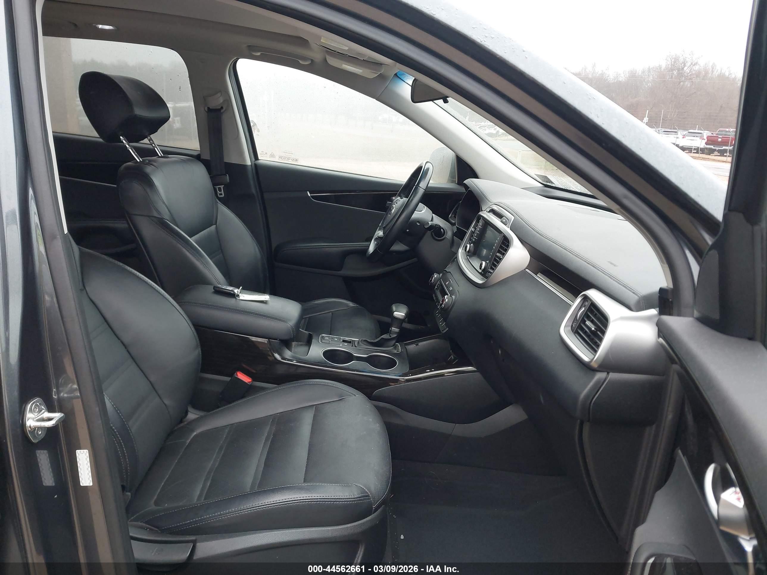 KIA SORENTO image 5
