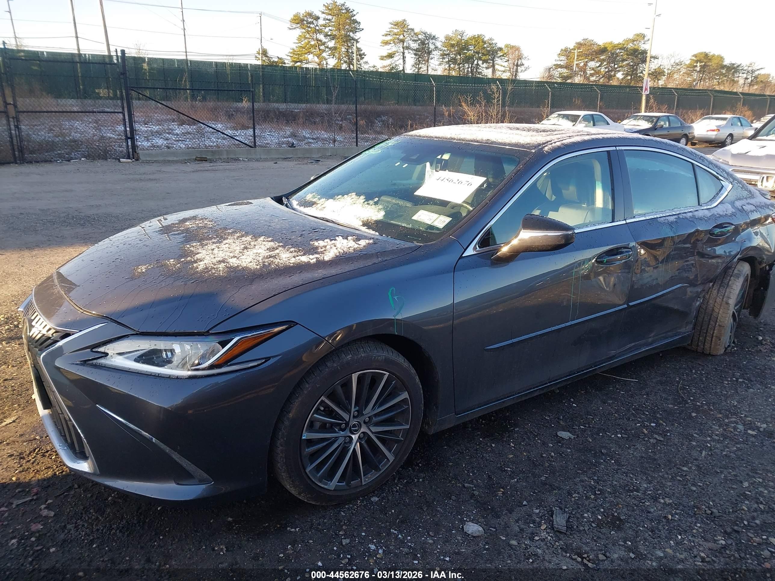 LEXUS ES image 2