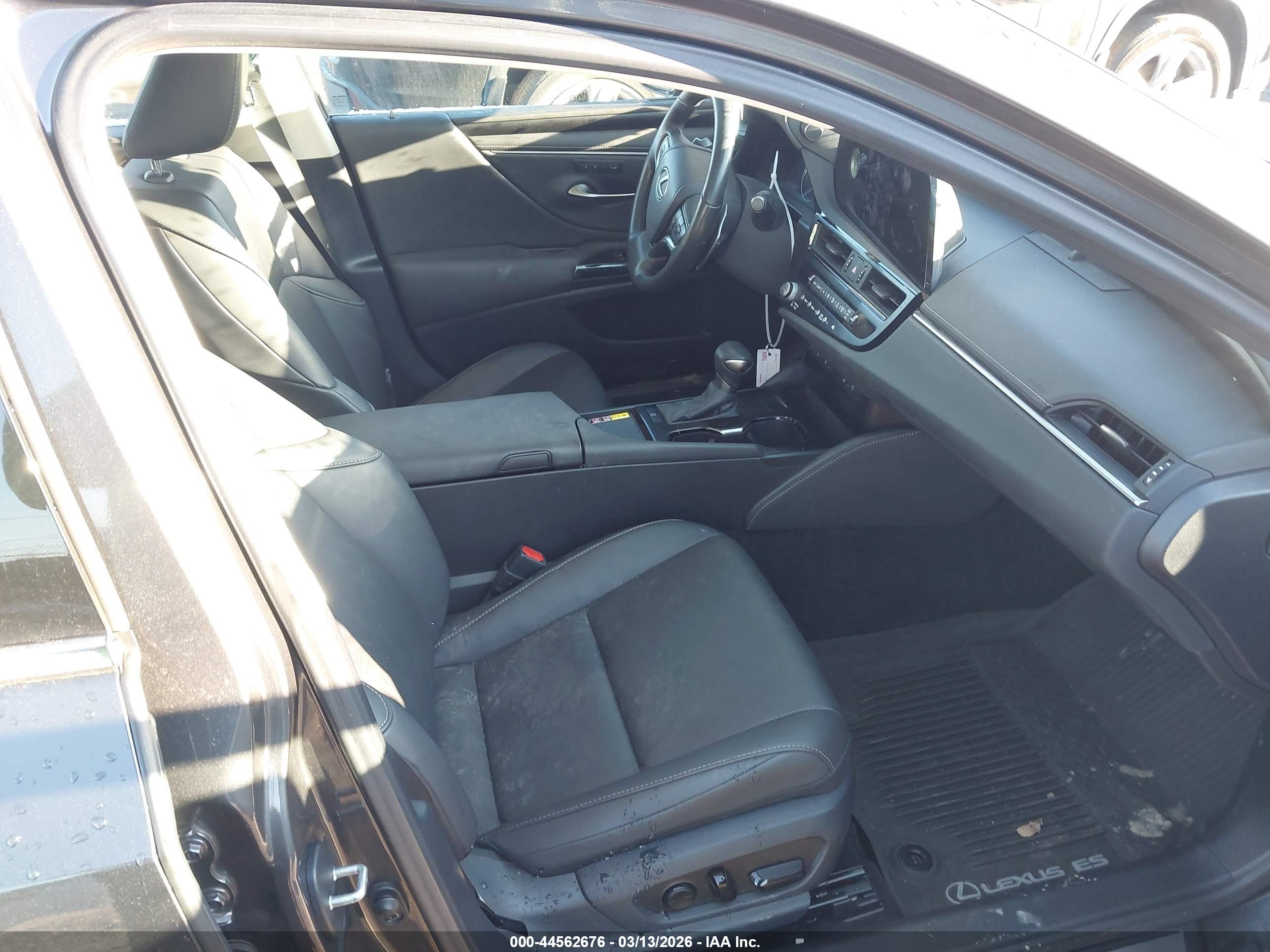 LEXUS ES image 5