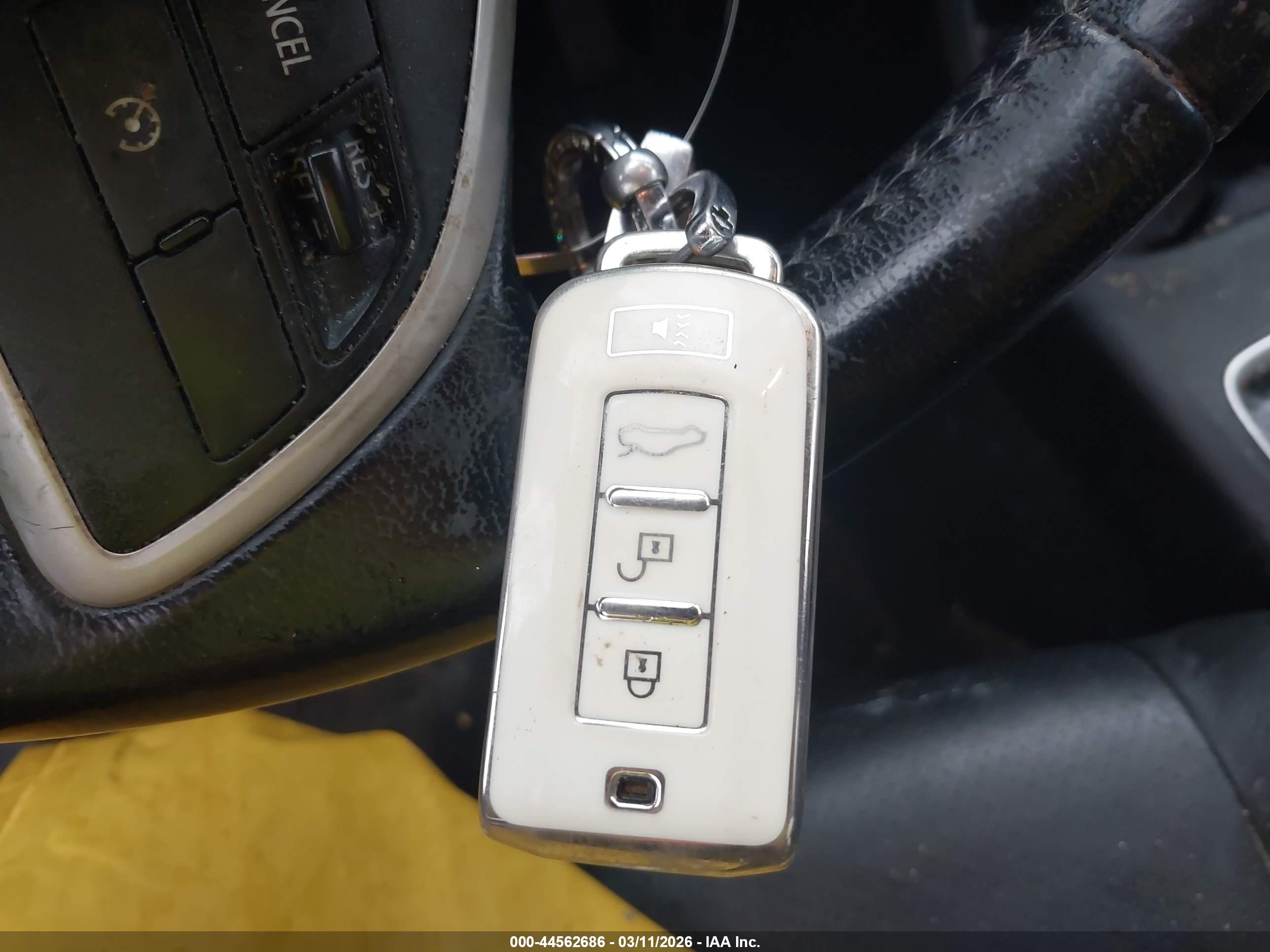 MITSUBISHI OUTLANDER image 11