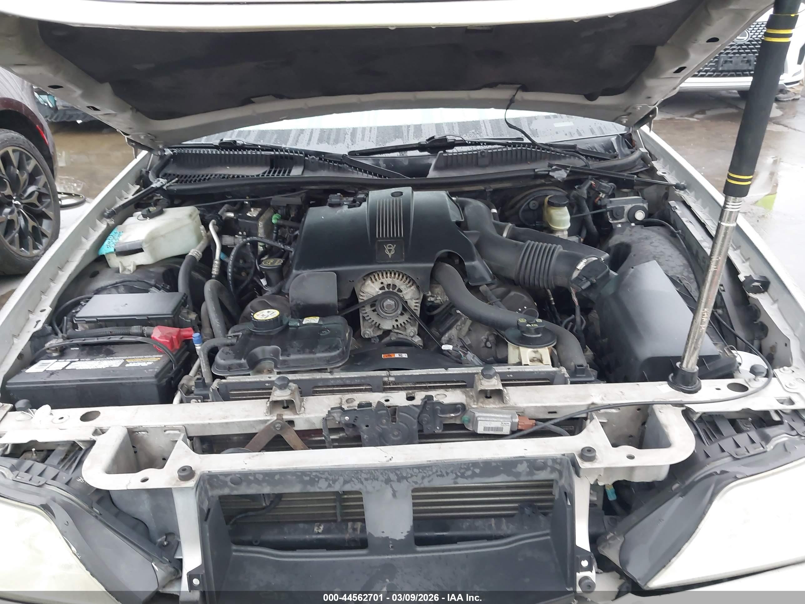 LINCOLN TOWN image 10