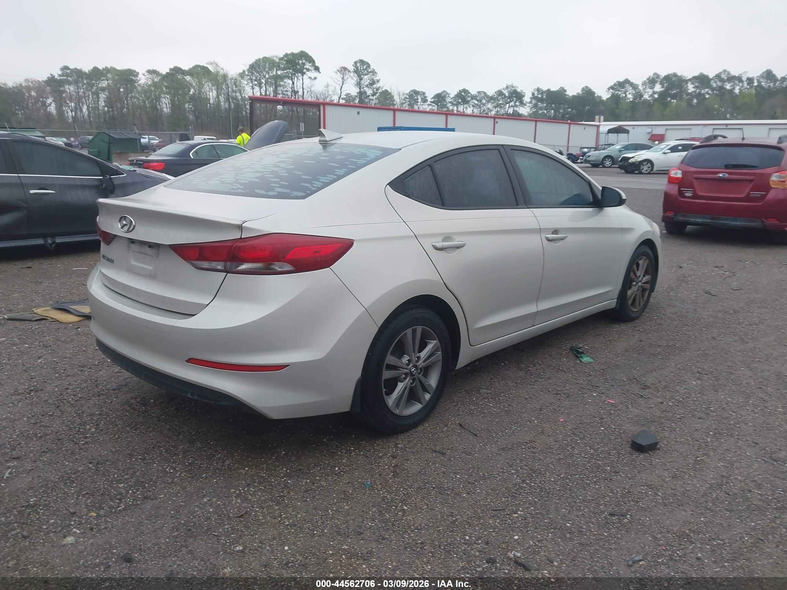 HYUNDAI ELANTRA image 4