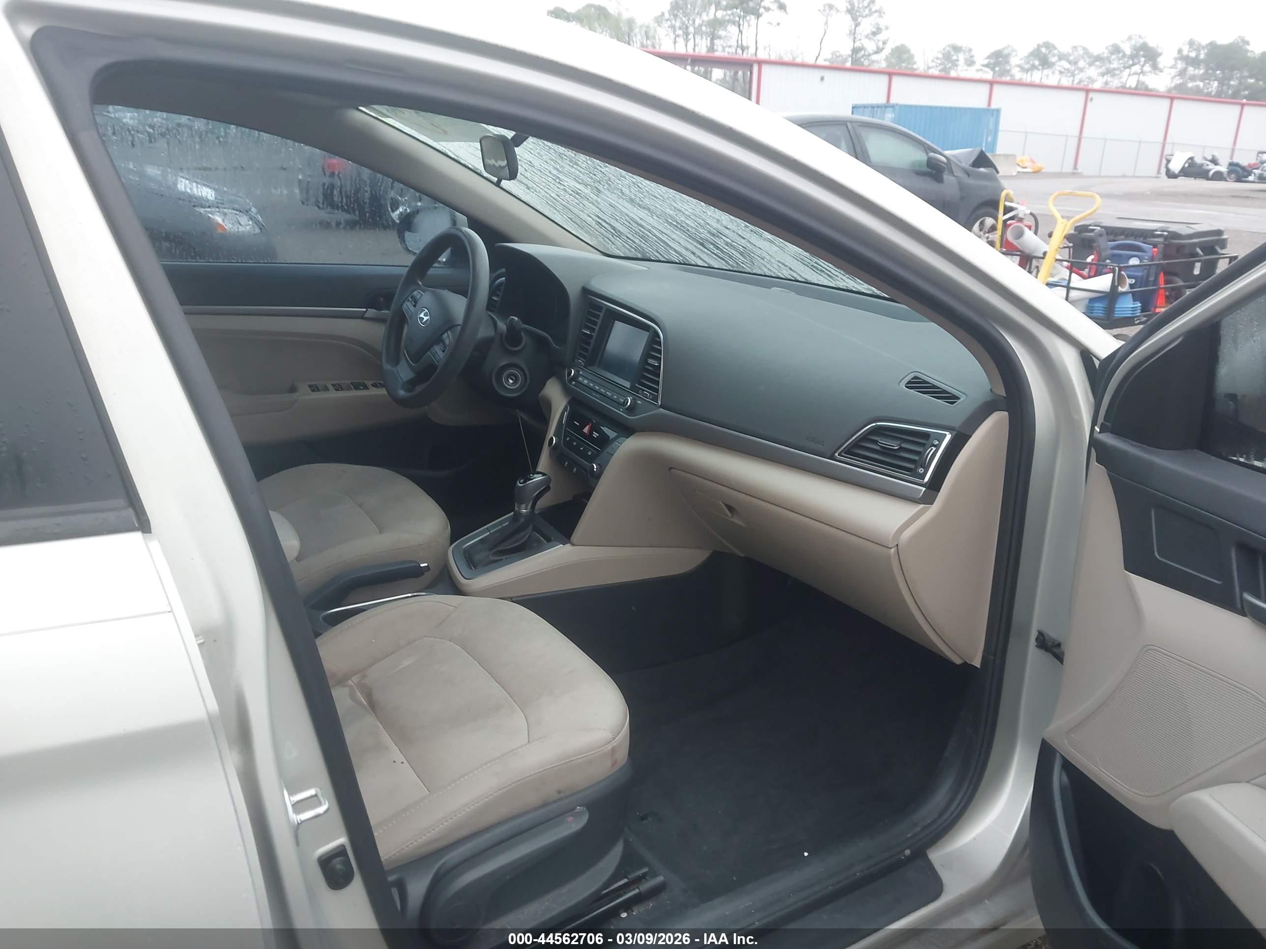 HYUNDAI ELANTRA image 5