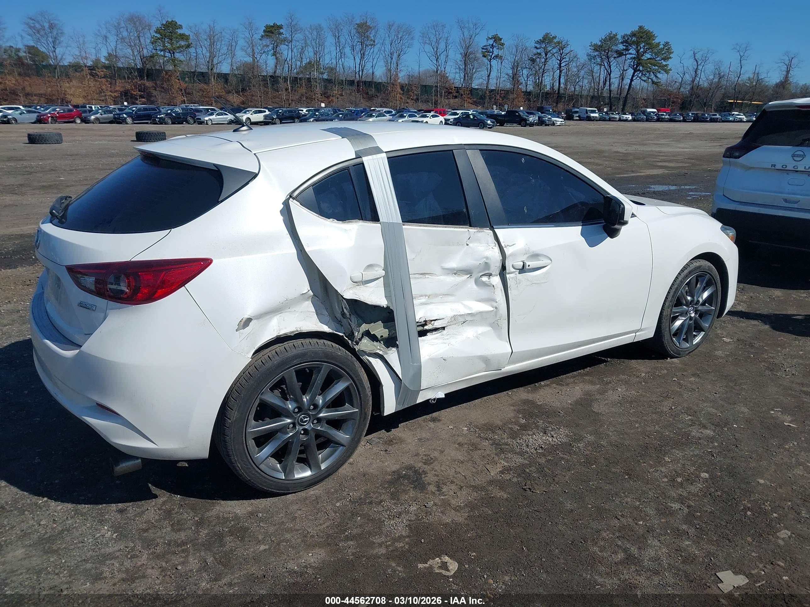 MAZDA MAZDA3 image 4