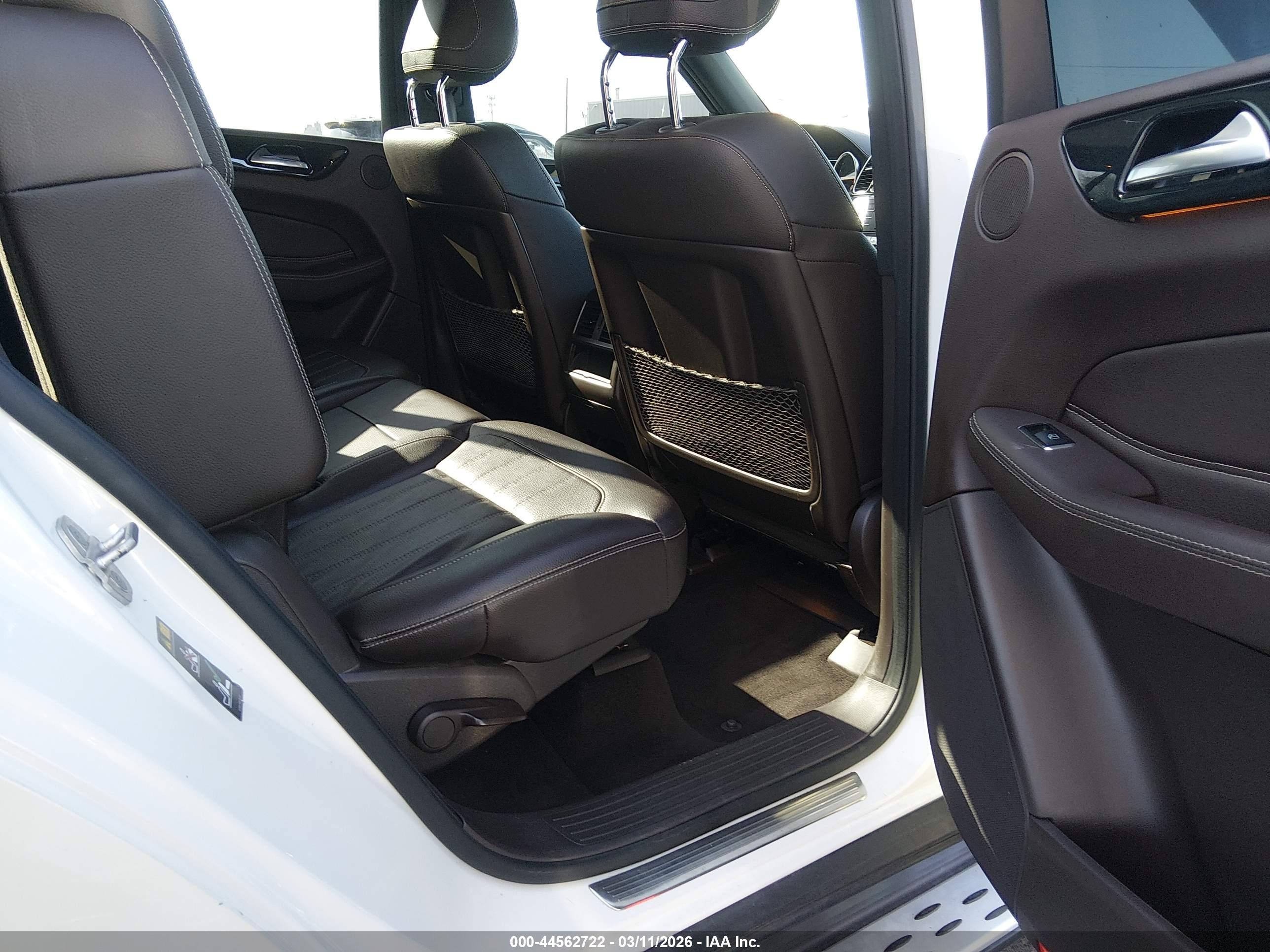 MERCEDES-BENZ GLS image 8