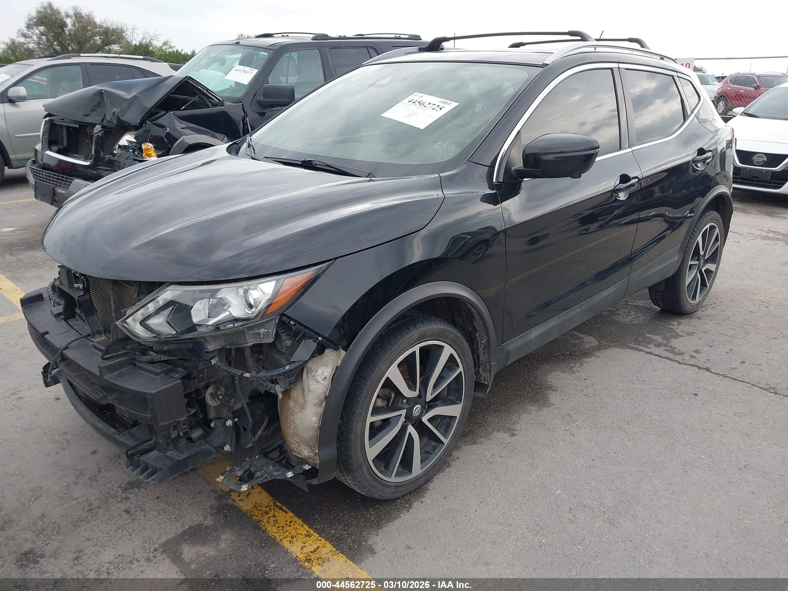 NISSAN ROGUE image 2