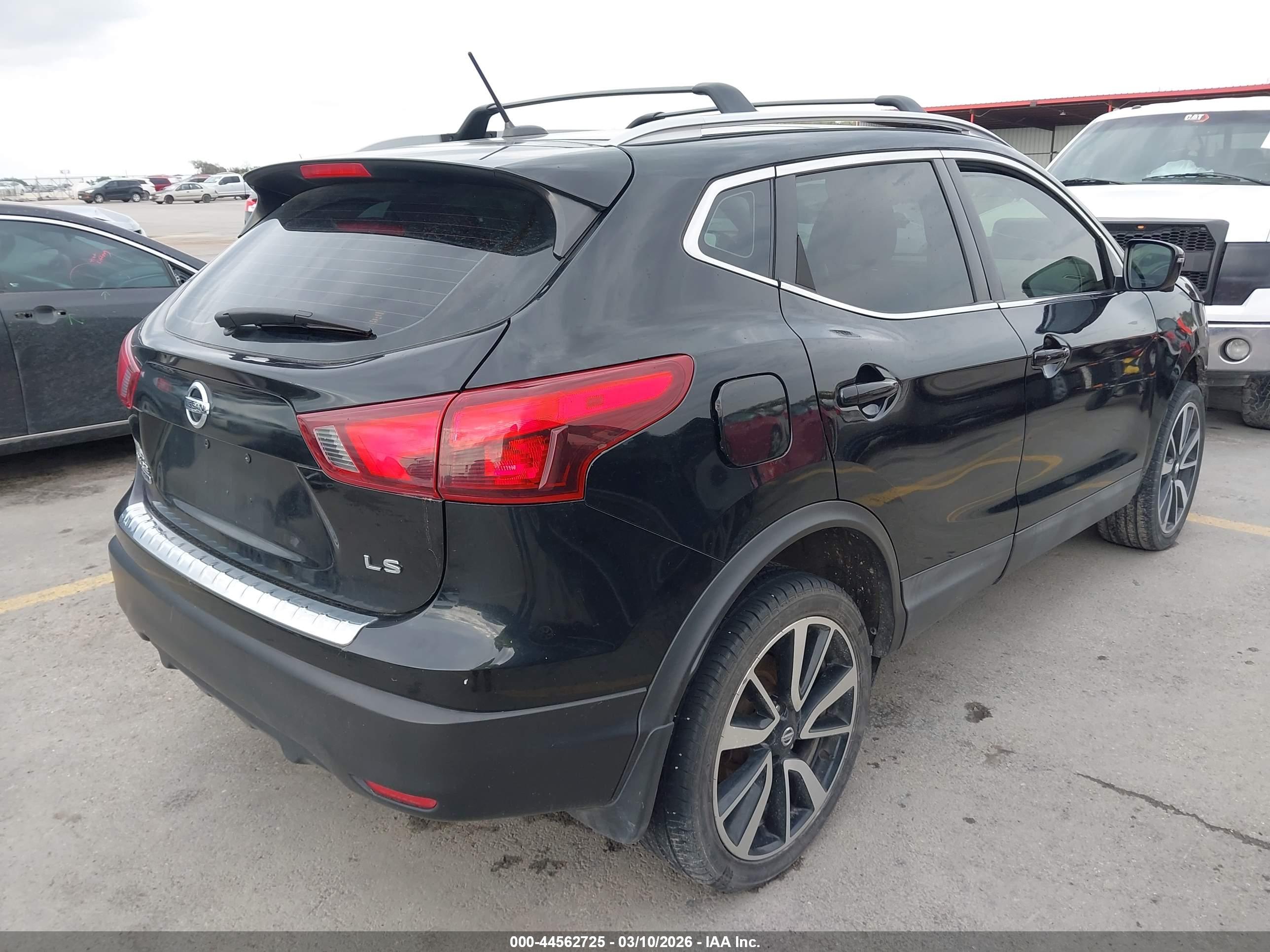 NISSAN ROGUE image 4