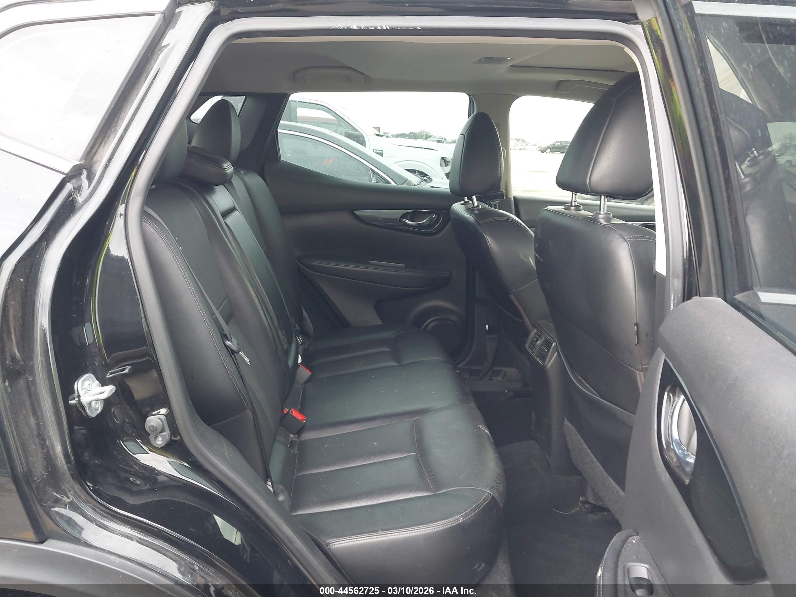 NISSAN ROGUE image 8