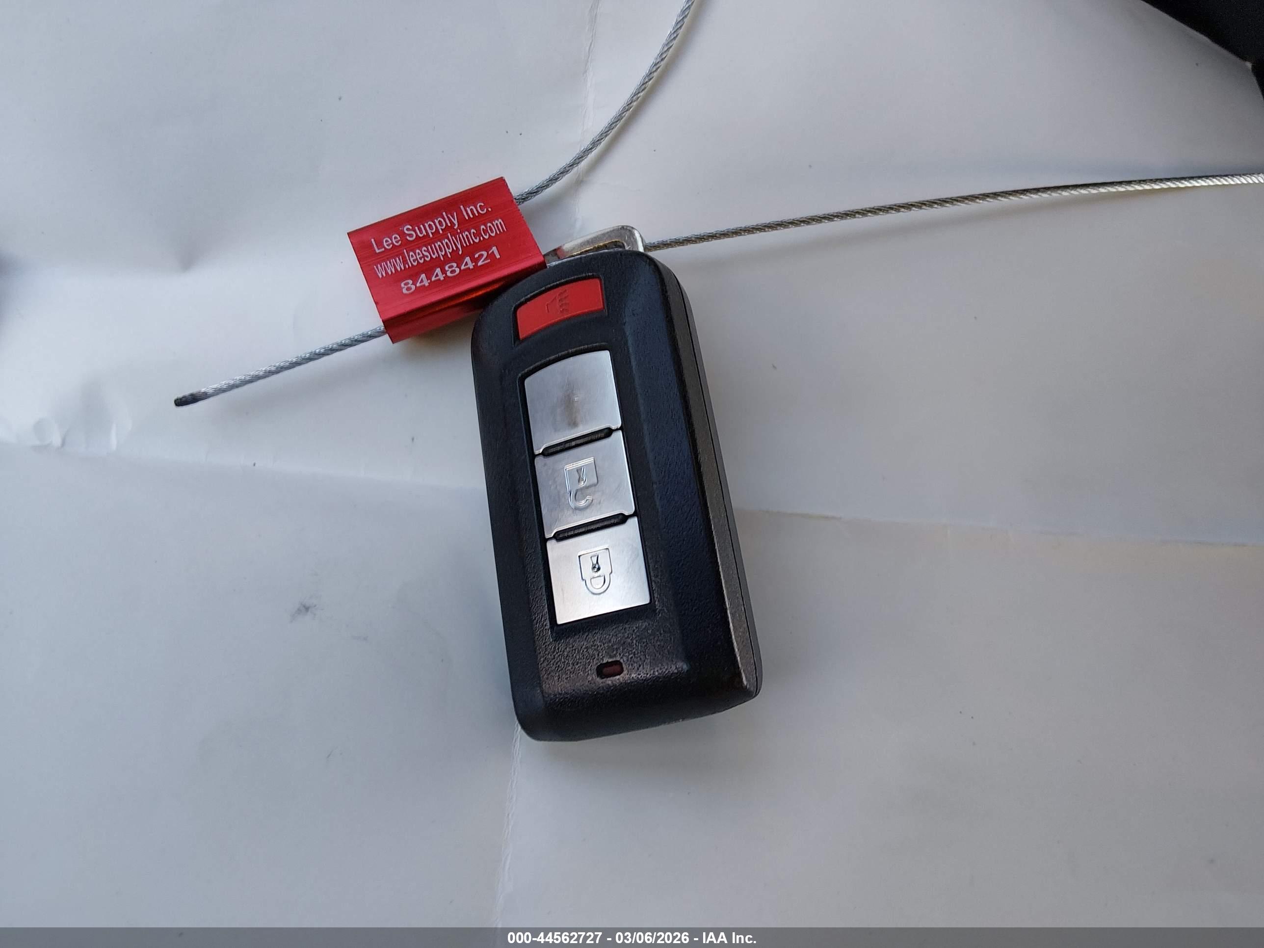 MITSUBISHI OUTLANDER image 11