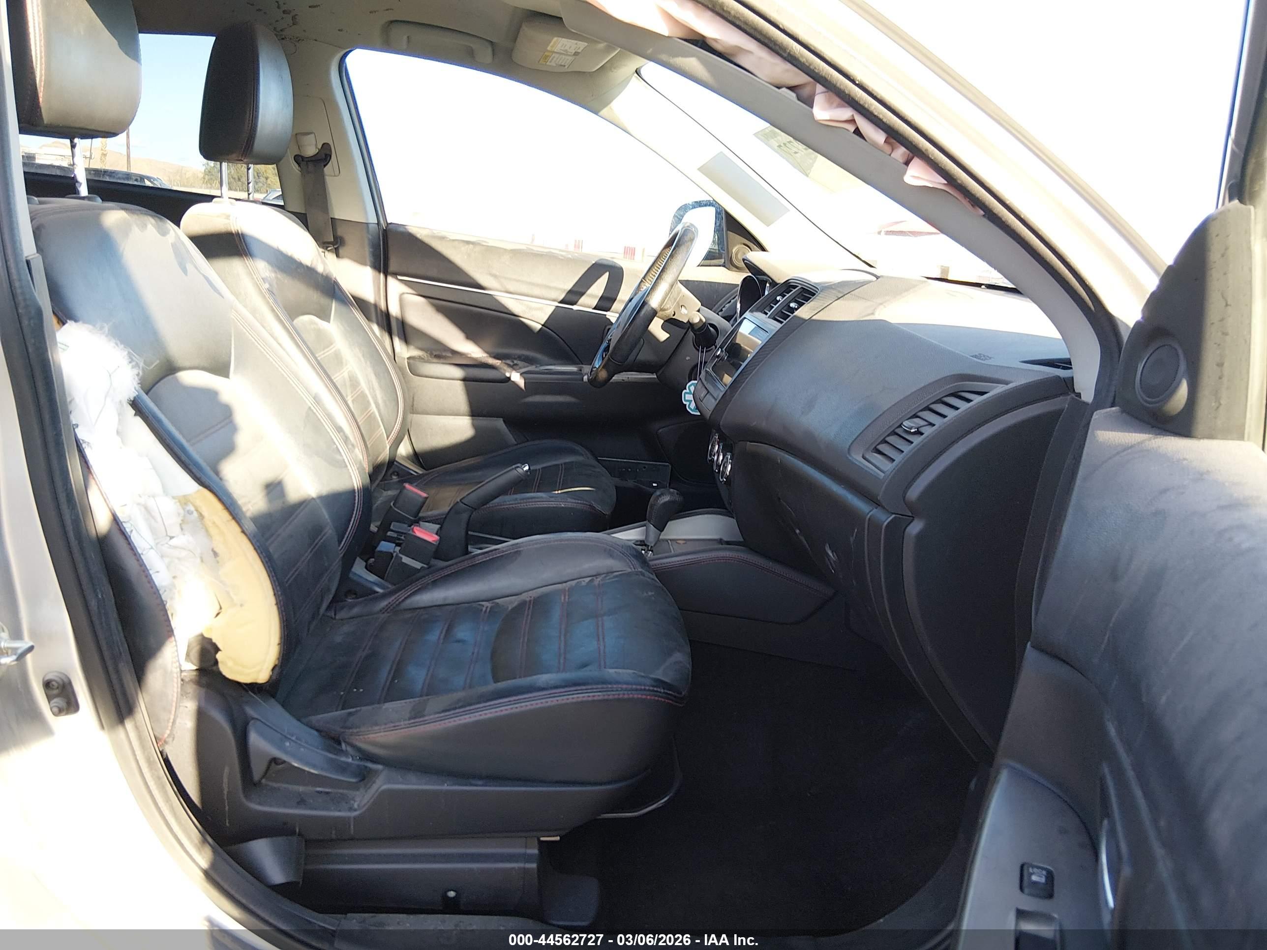 MITSUBISHI OUTLANDER image 5