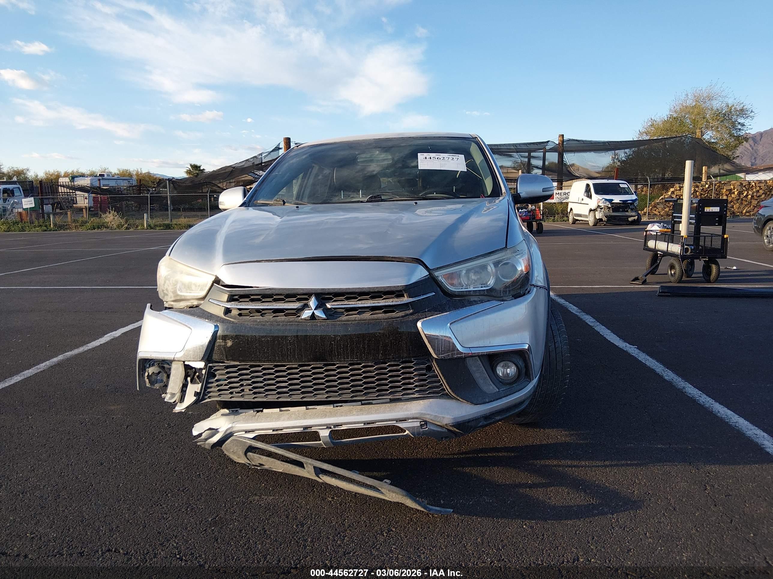 MITSUBISHI OUTLANDER image 6