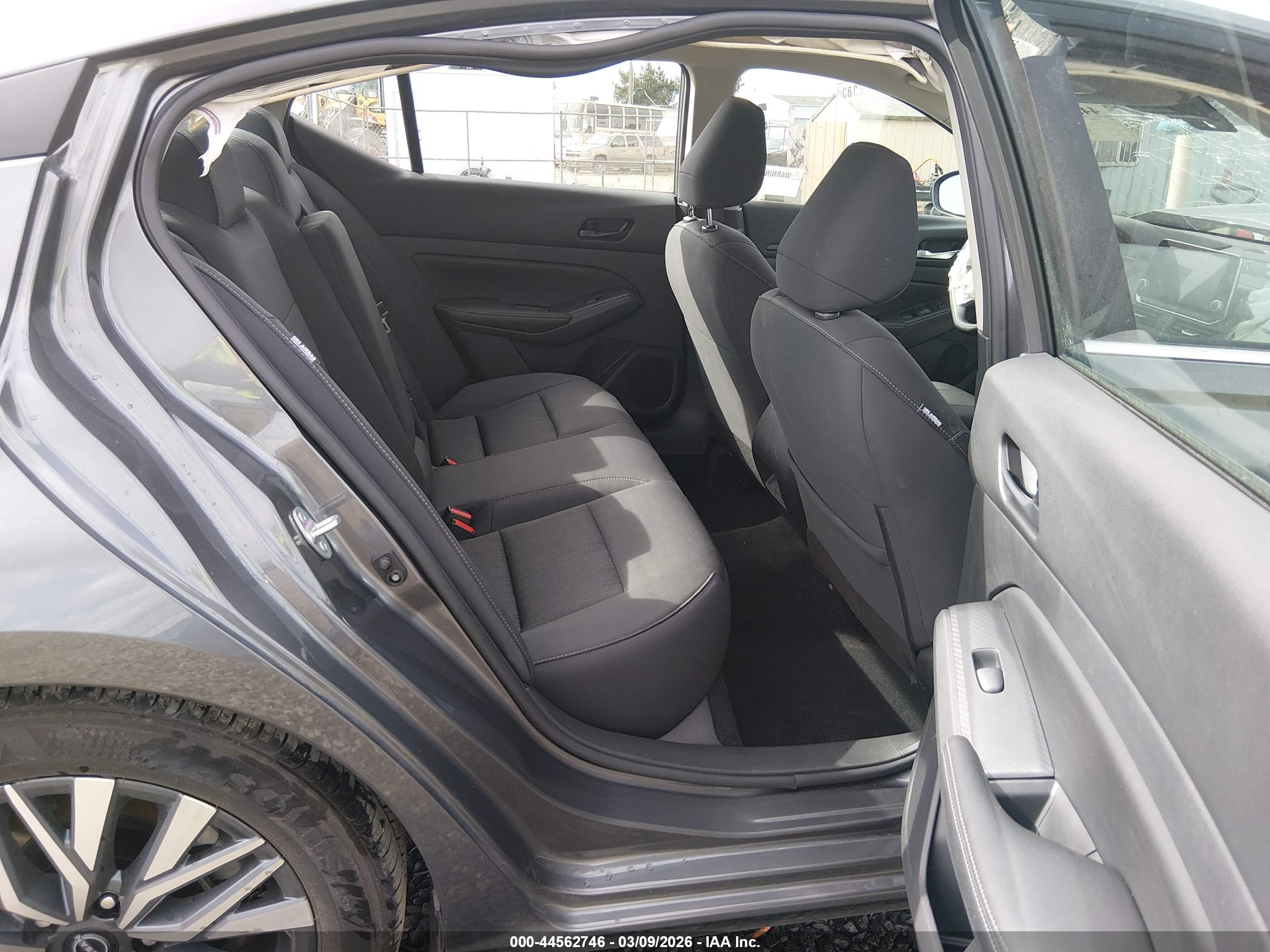 NISSAN ALTIMA image 8