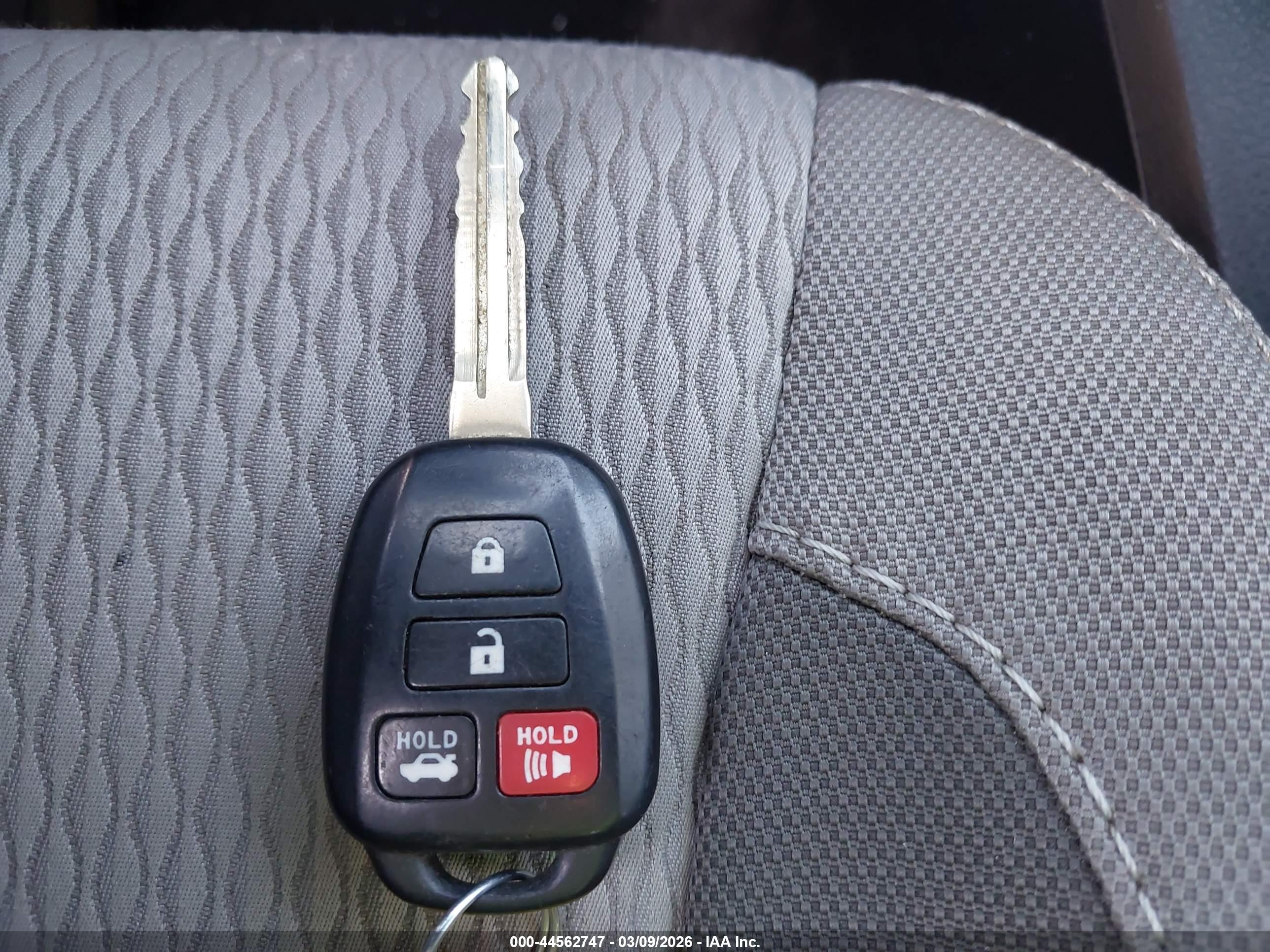 TOYOTA COROLLA image 11