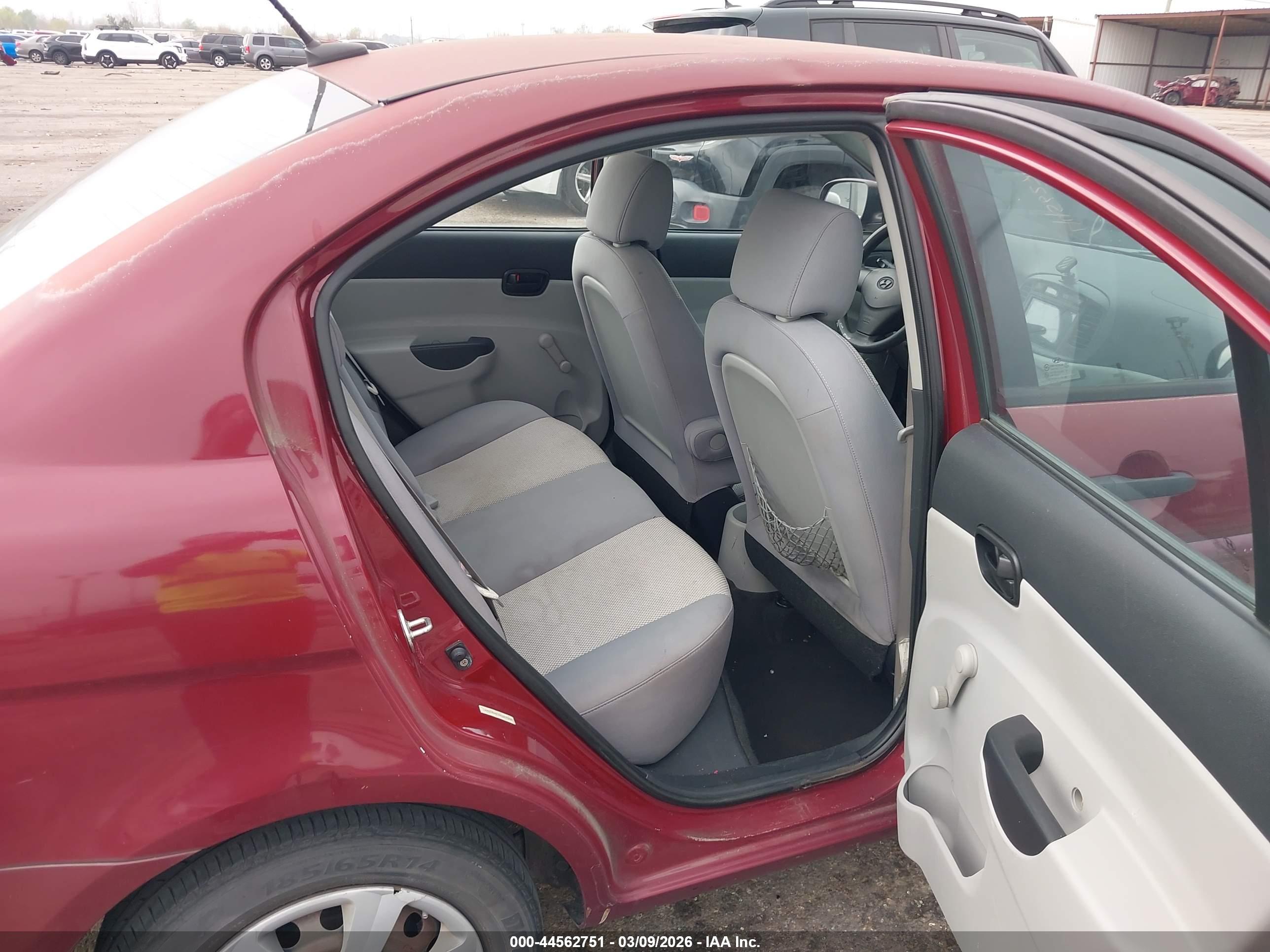 HYUNDAI ACCENT image 8
