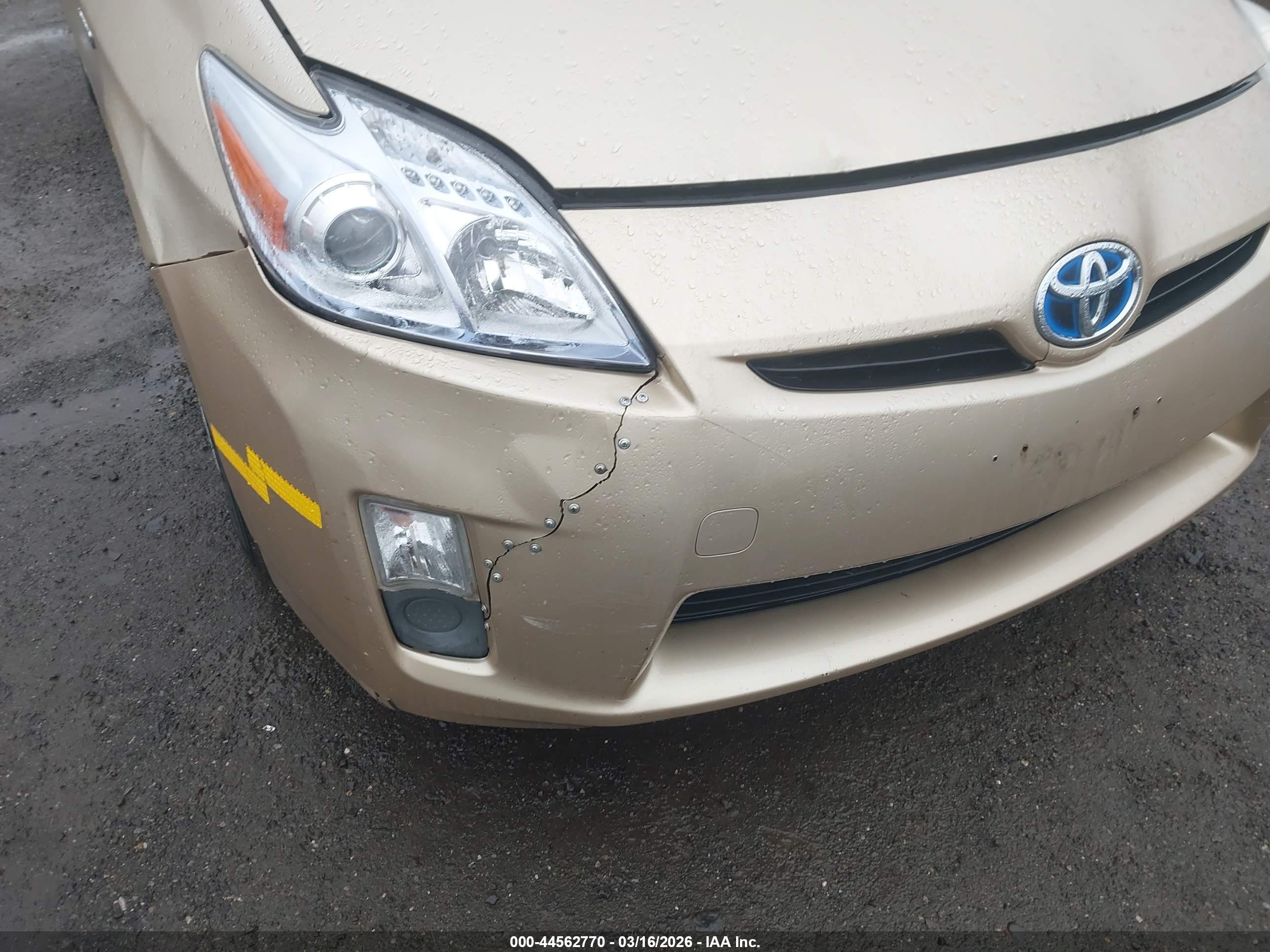 TOYOTA PRIUS image 6