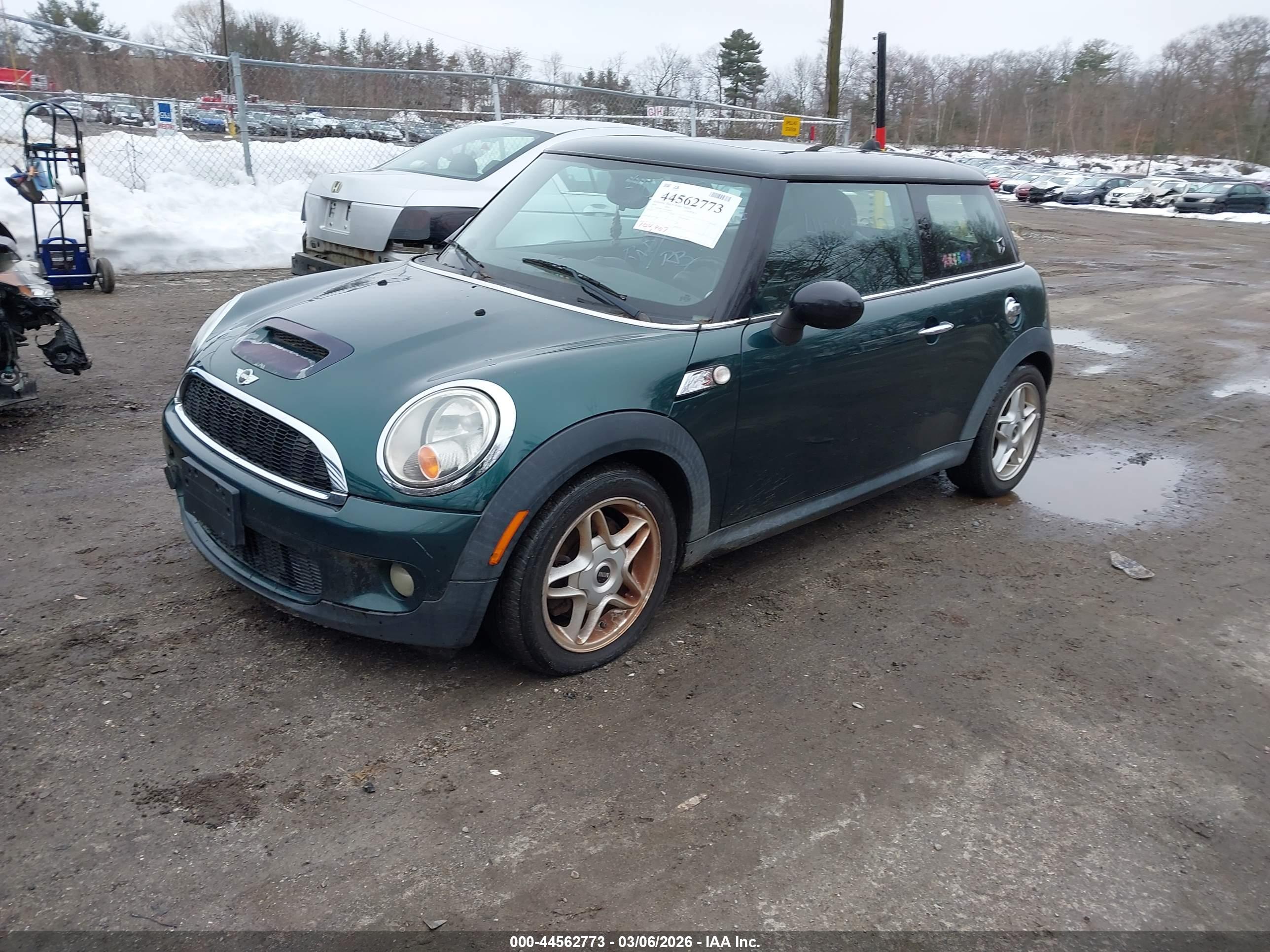 MINI COOPER image 2