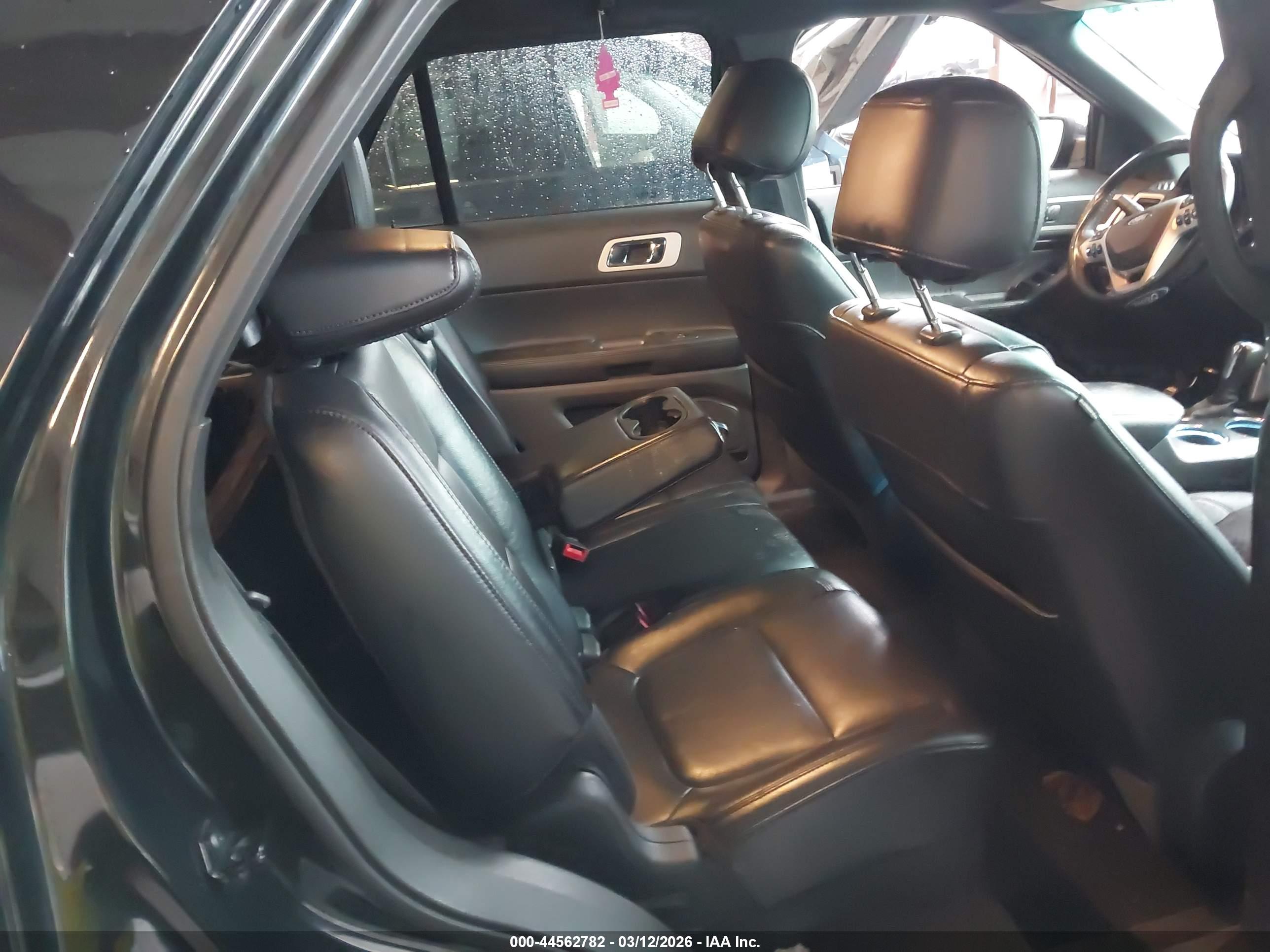 FORD EXPLORER image 8