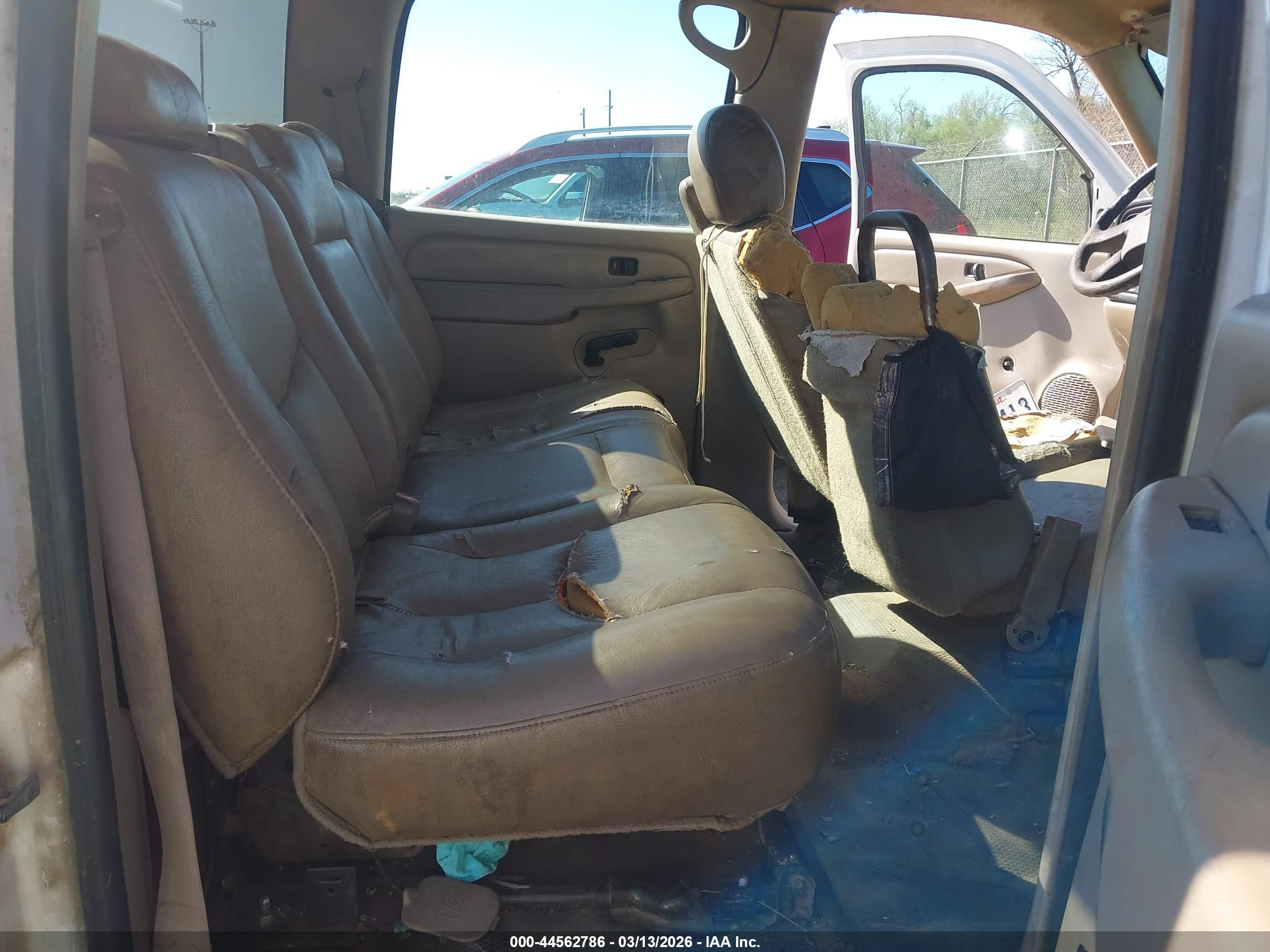 CHEVROLET SILVERADO image 8