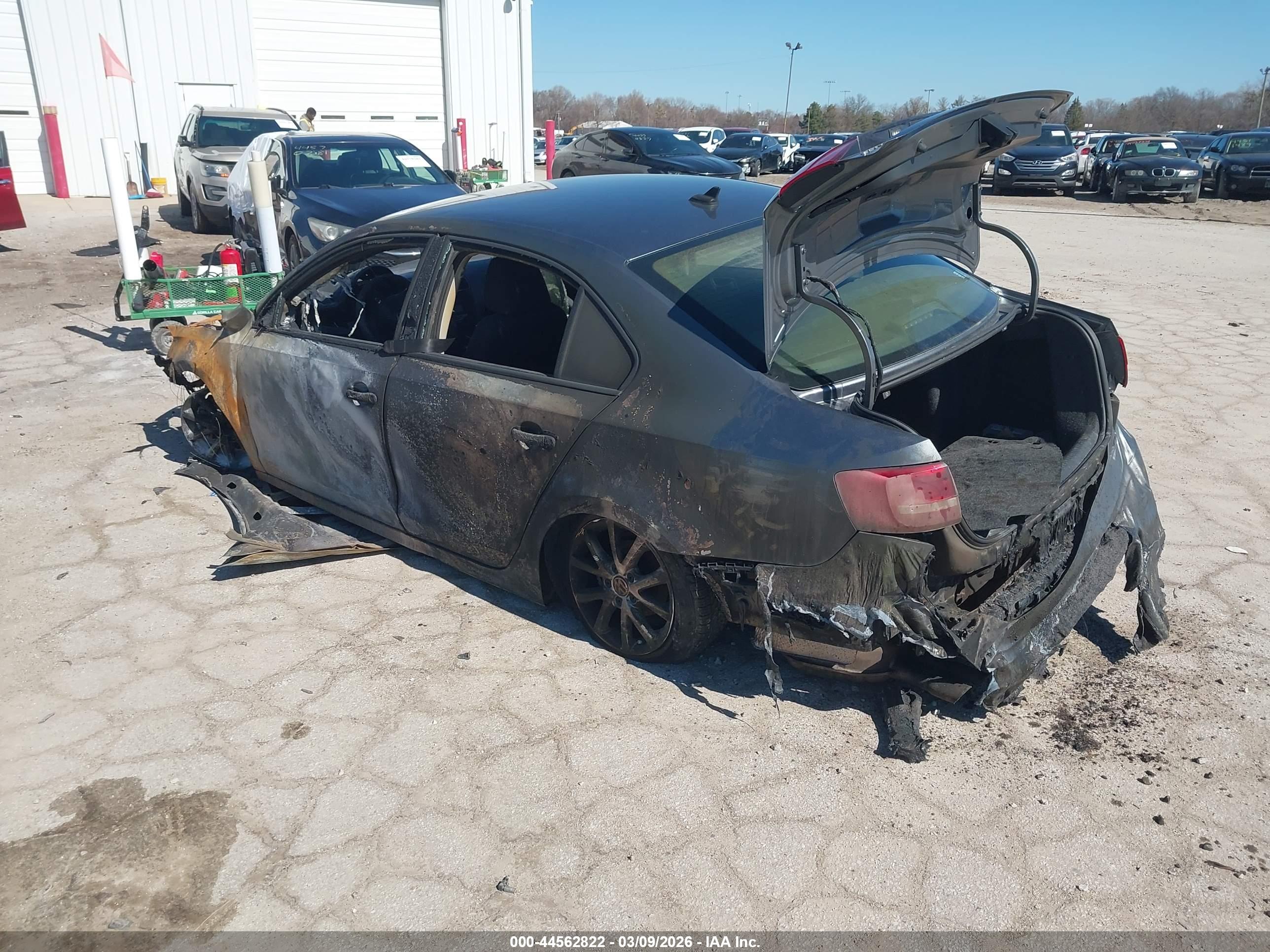 VOLKSWAGEN JETTA image 3