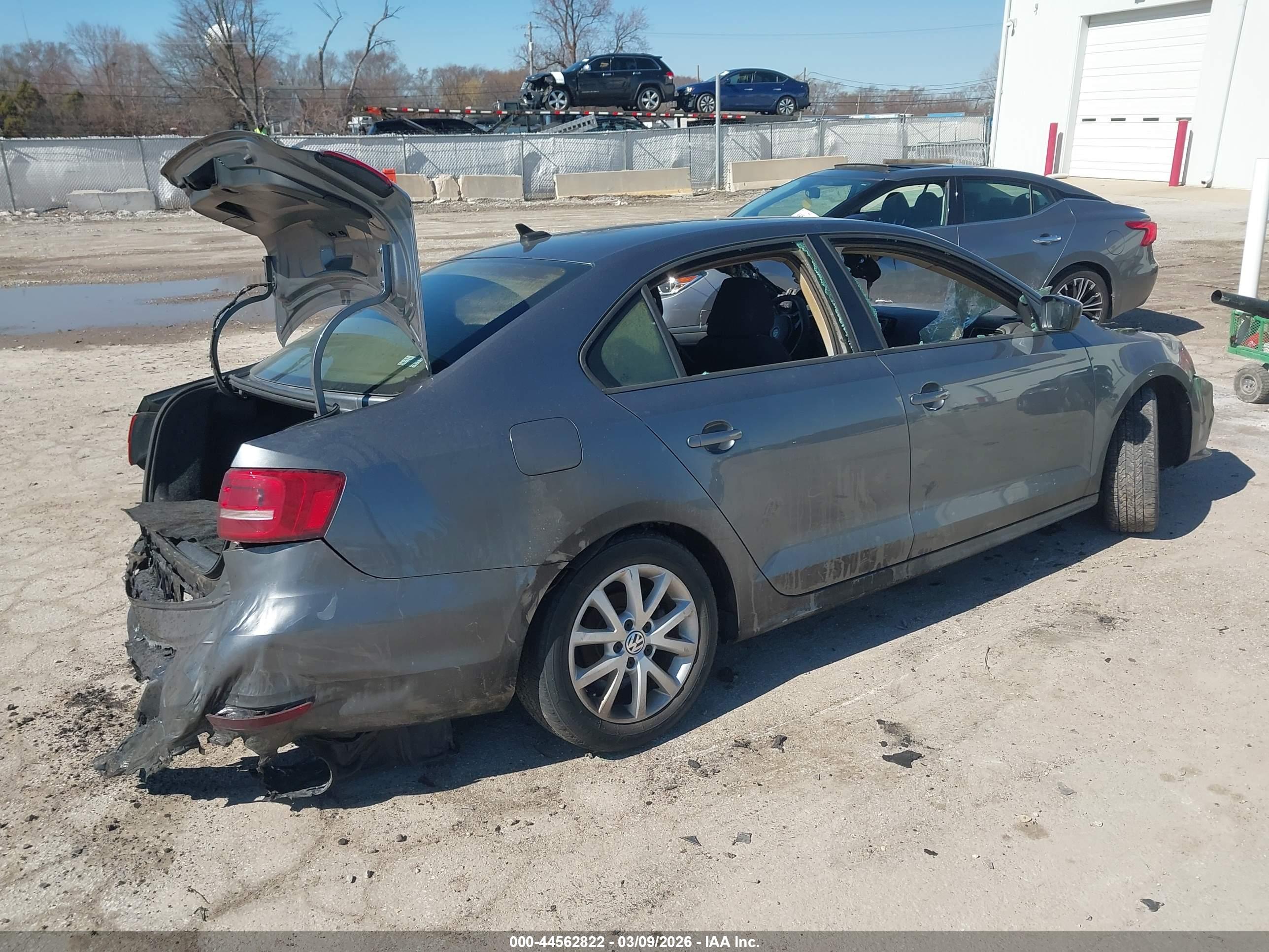 VOLKSWAGEN JETTA image 4