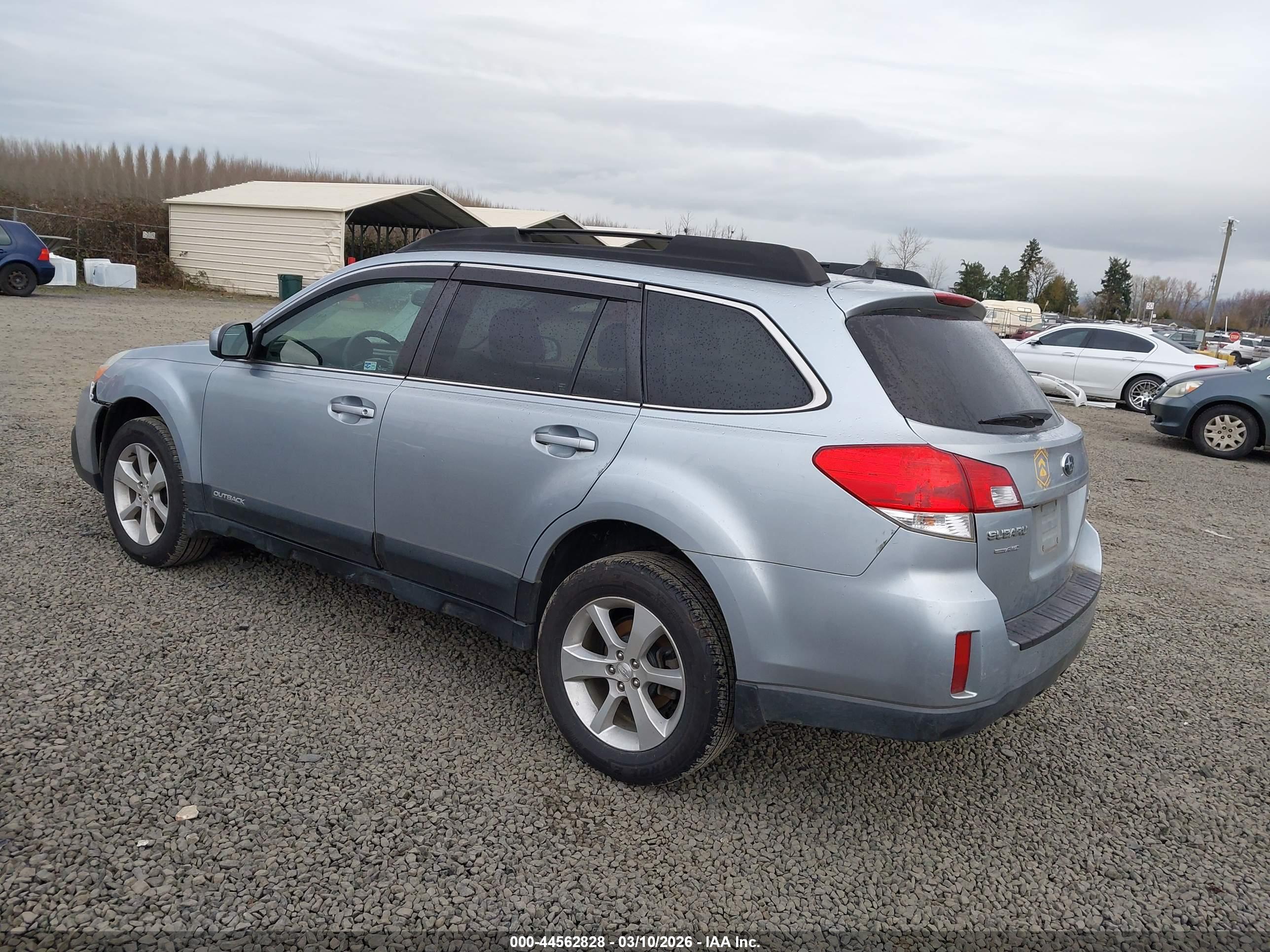 SUBARU OUTBACK image 3