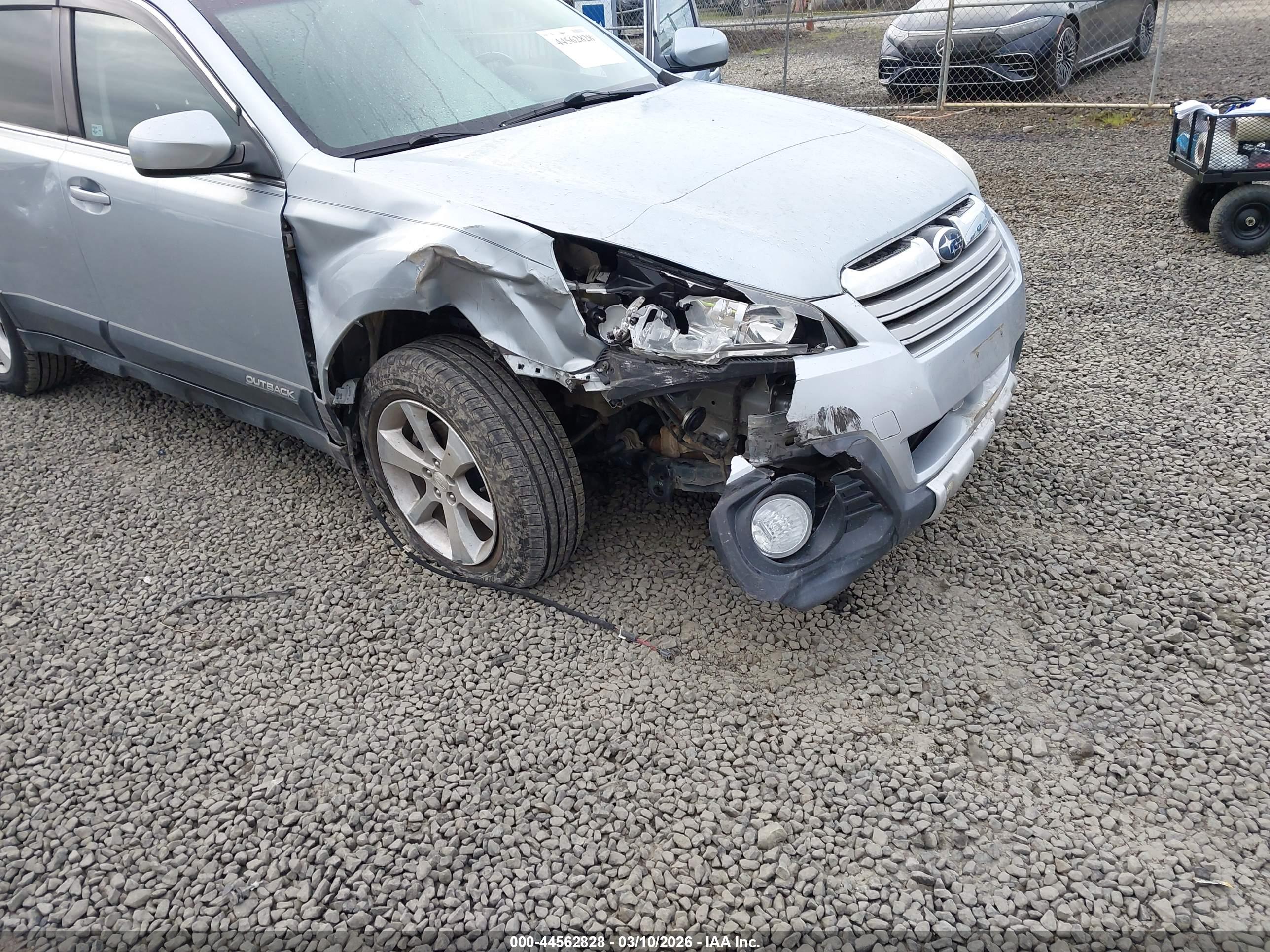 SUBARU OUTBACK image 6