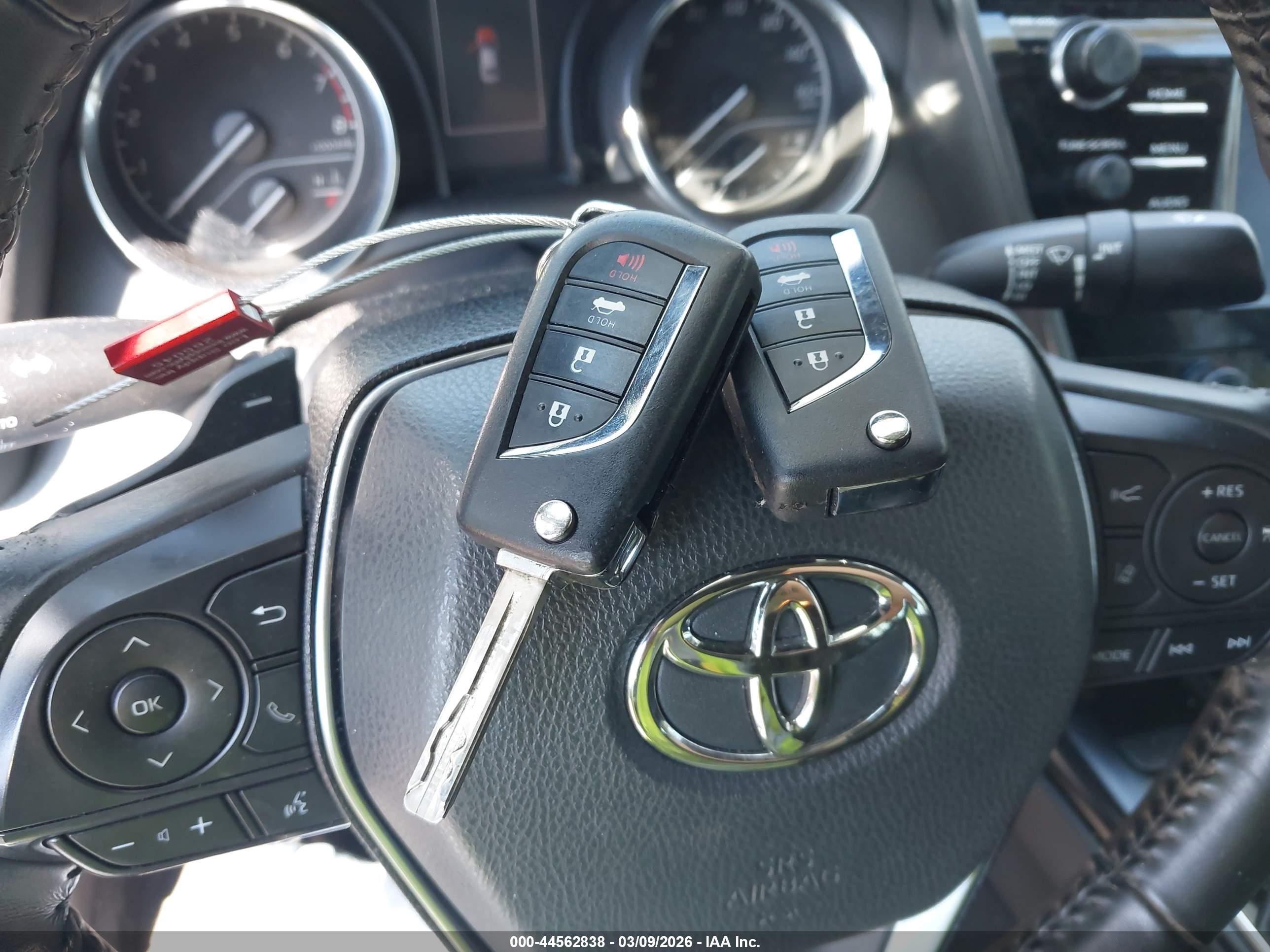 TOYOTA CAMRY image 11