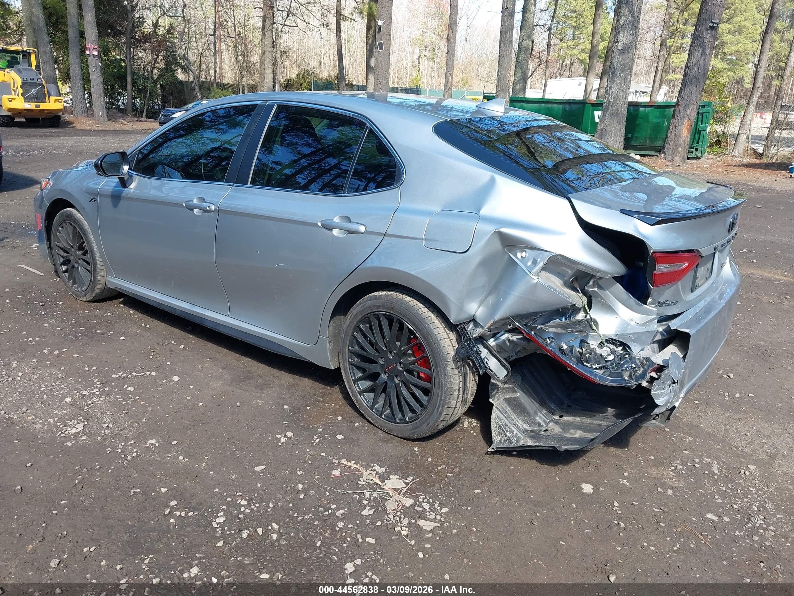 TOYOTA CAMRY image 3