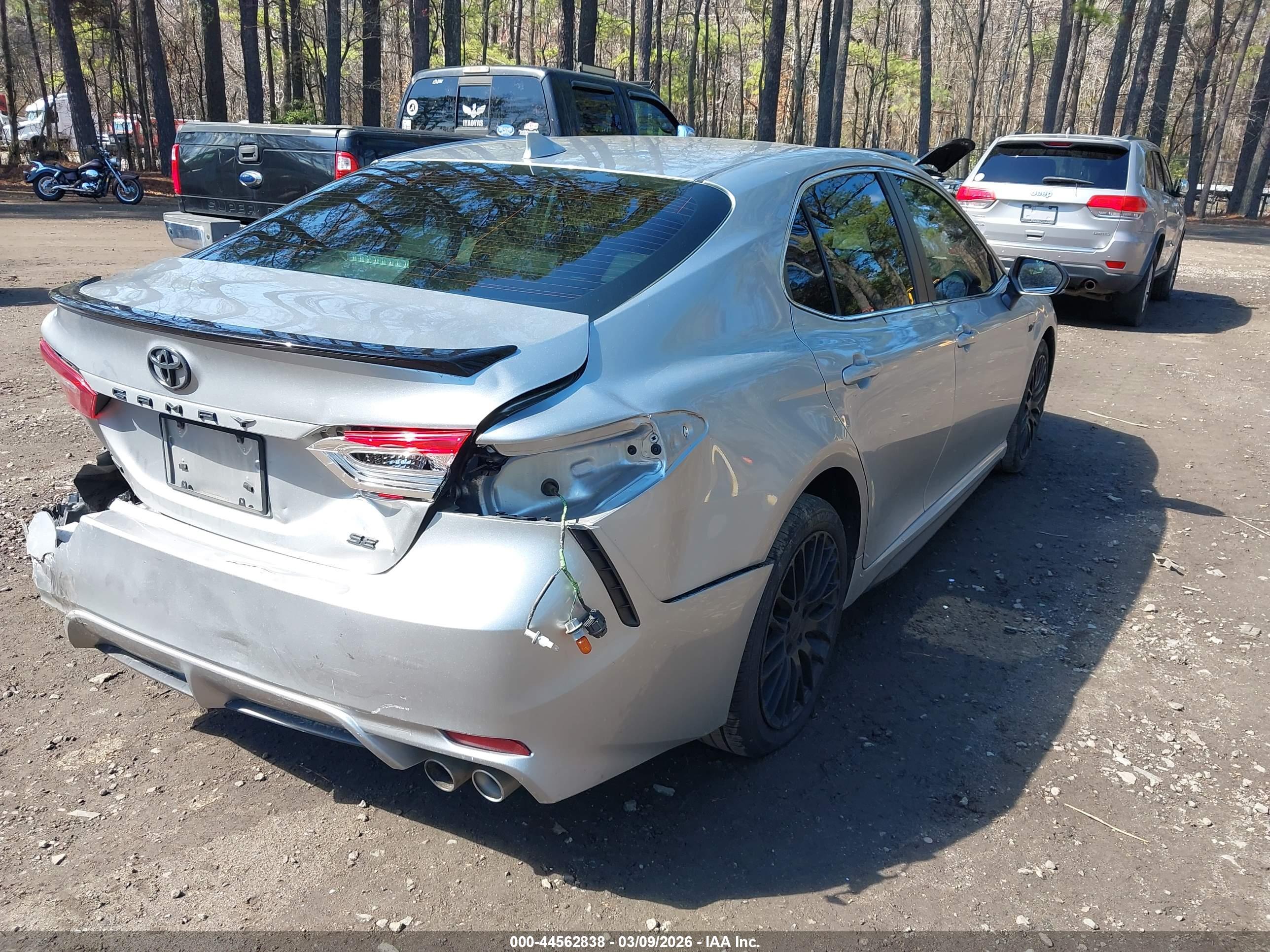 TOYOTA CAMRY image 4