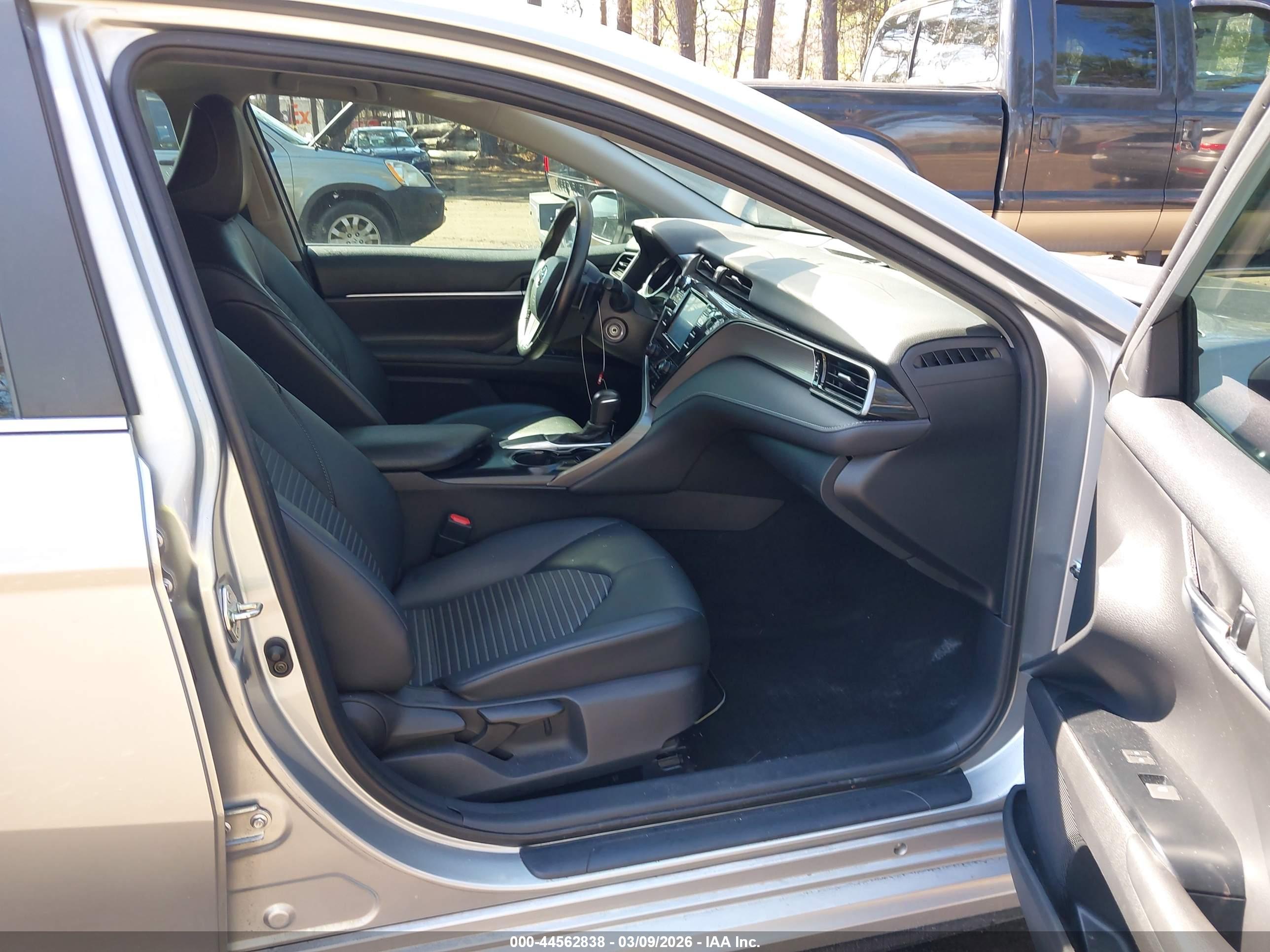 TOYOTA CAMRY image 5
