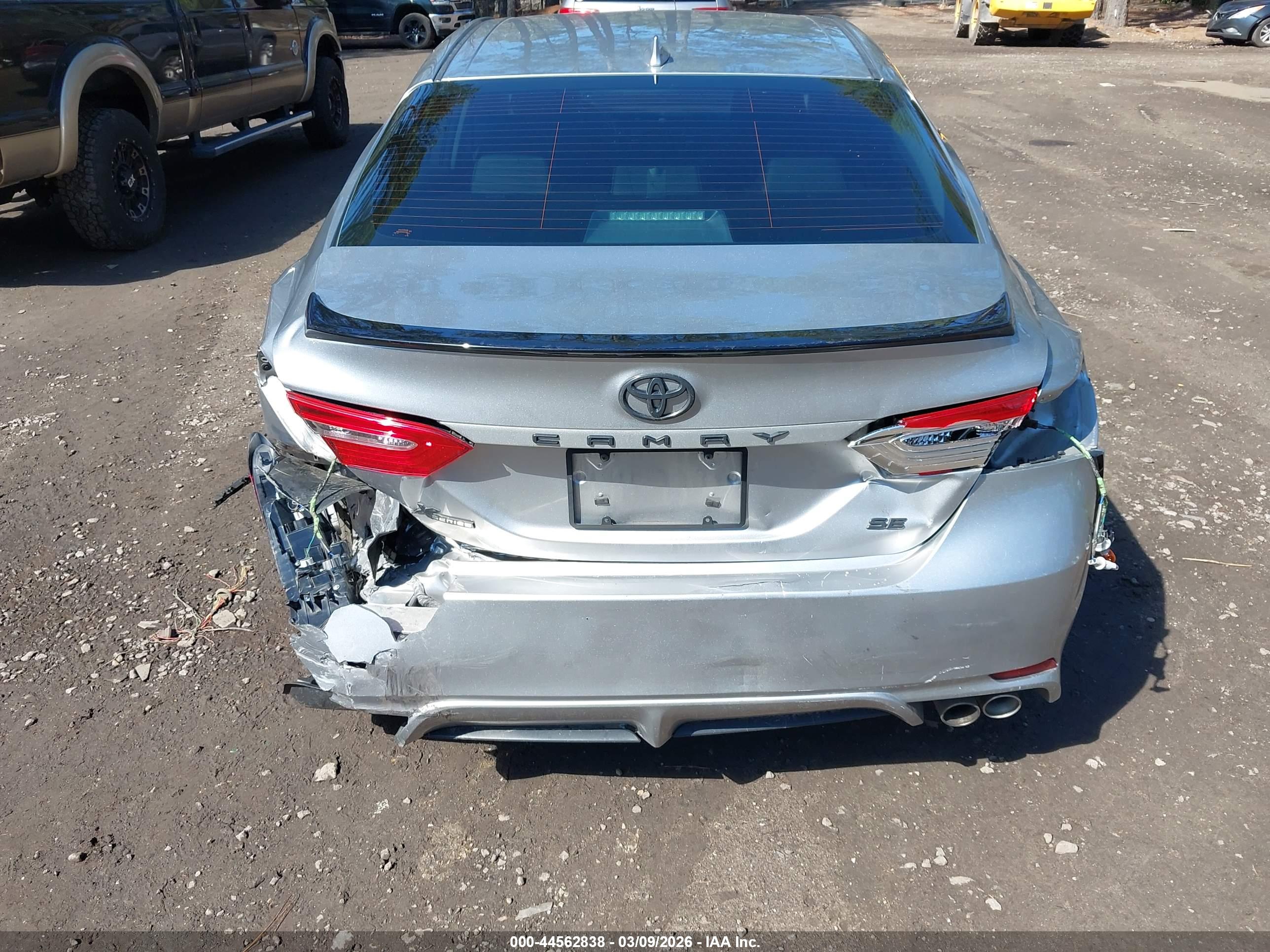 TOYOTA CAMRY image 6