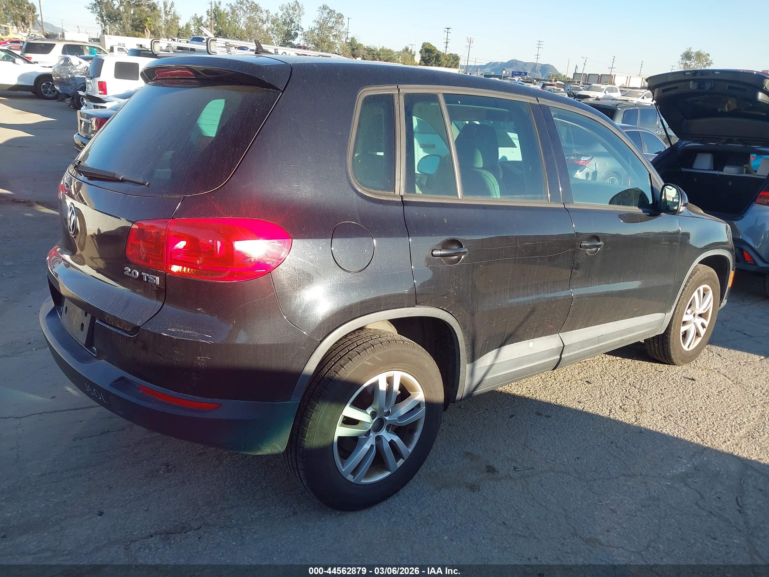 VOLKSWAGEN TIGUAN image 4