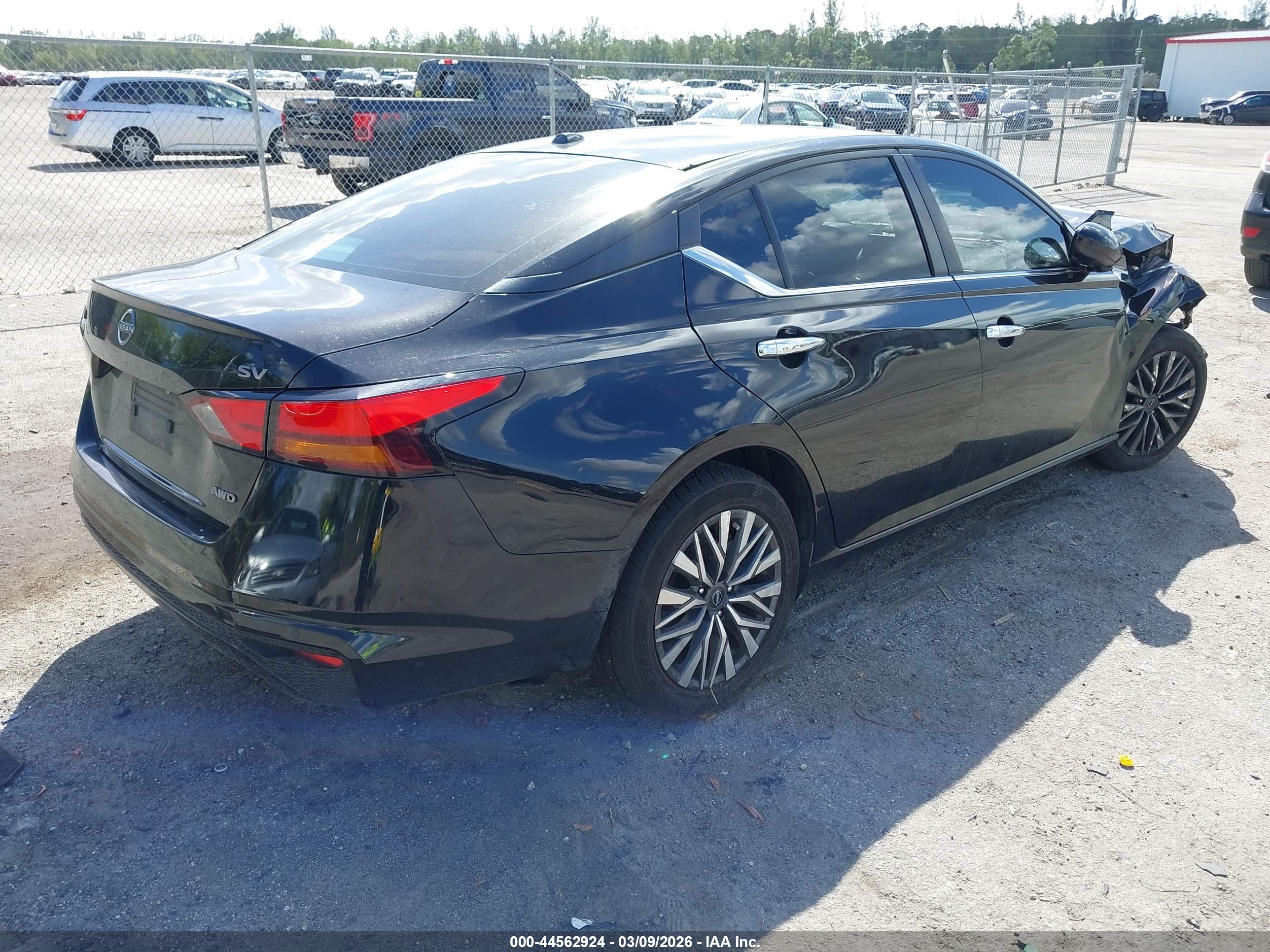 NISSAN ALTIMA image 4