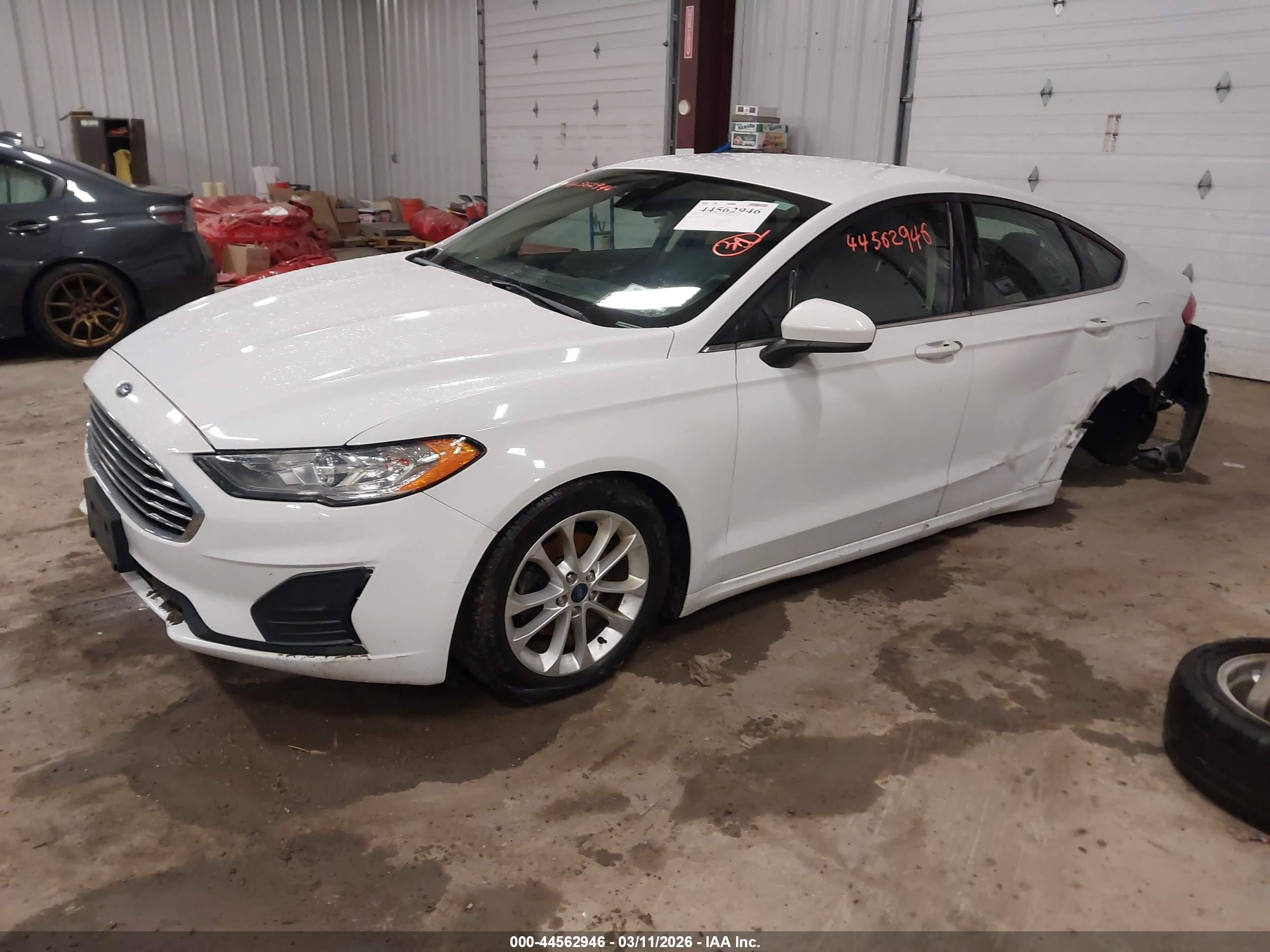 FORD FUSION image 2