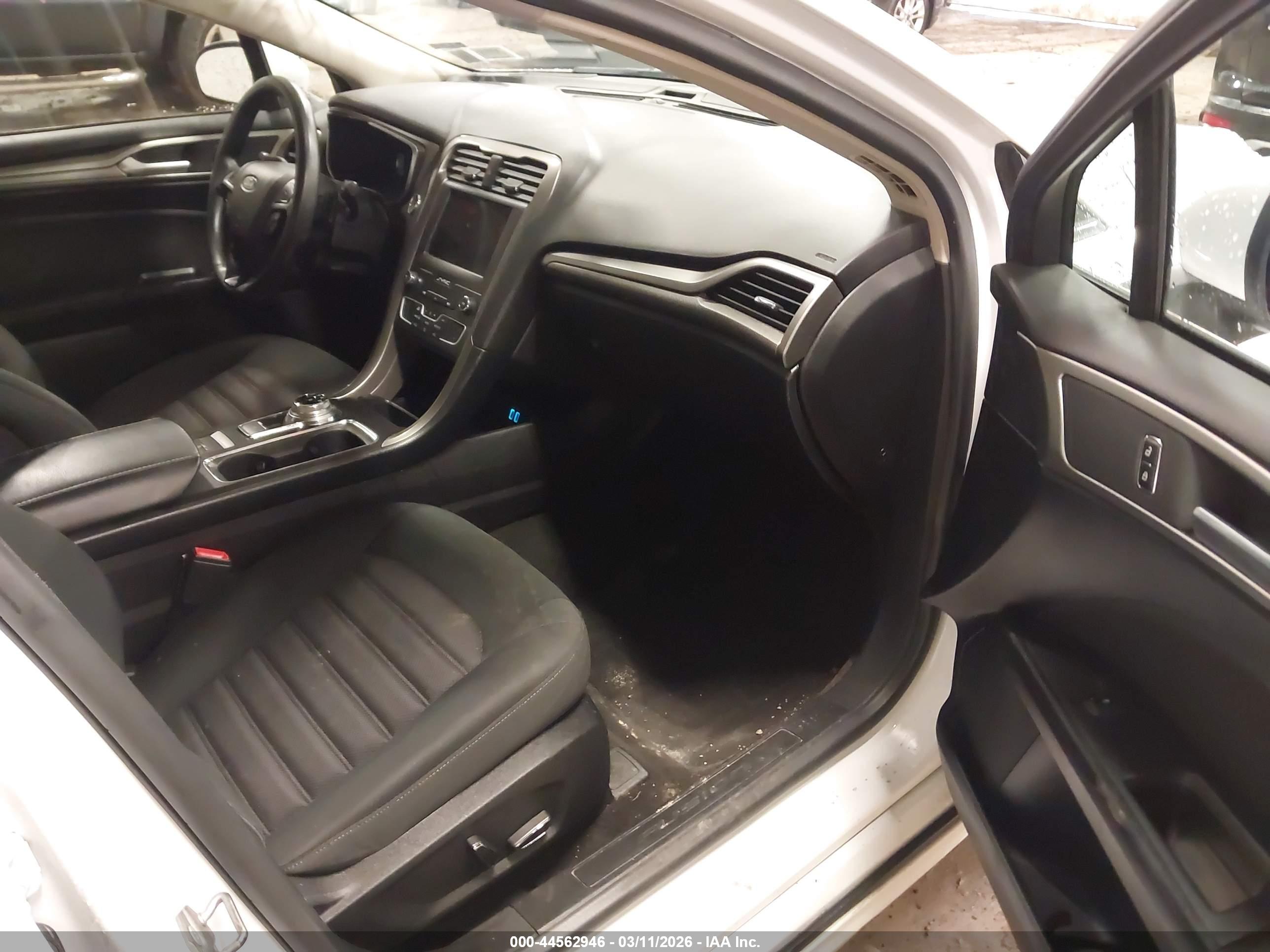 FORD FUSION image 5