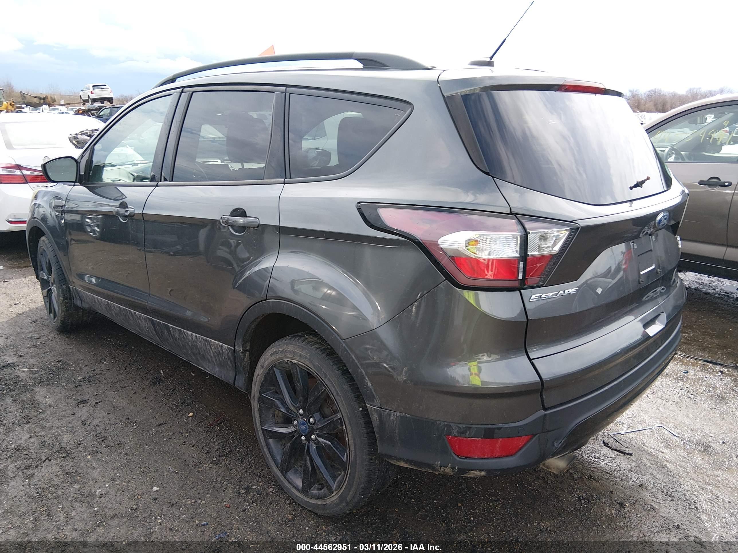 FORD ESCAPE image 3