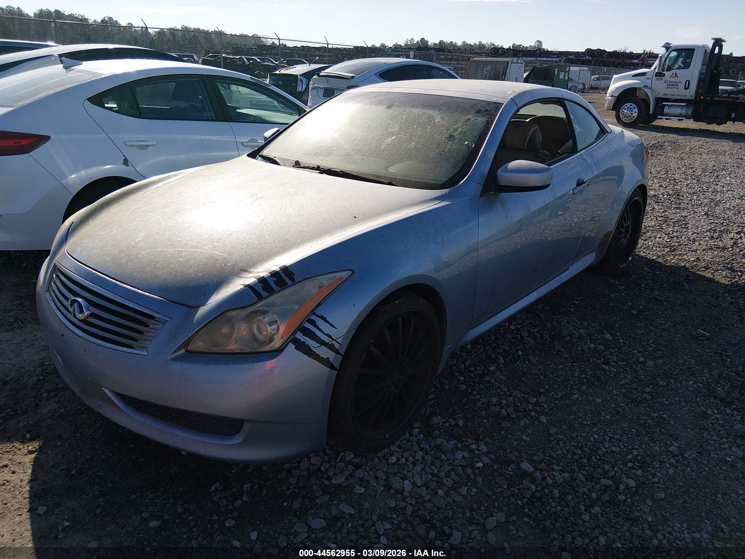 INFINITI G37 image 2