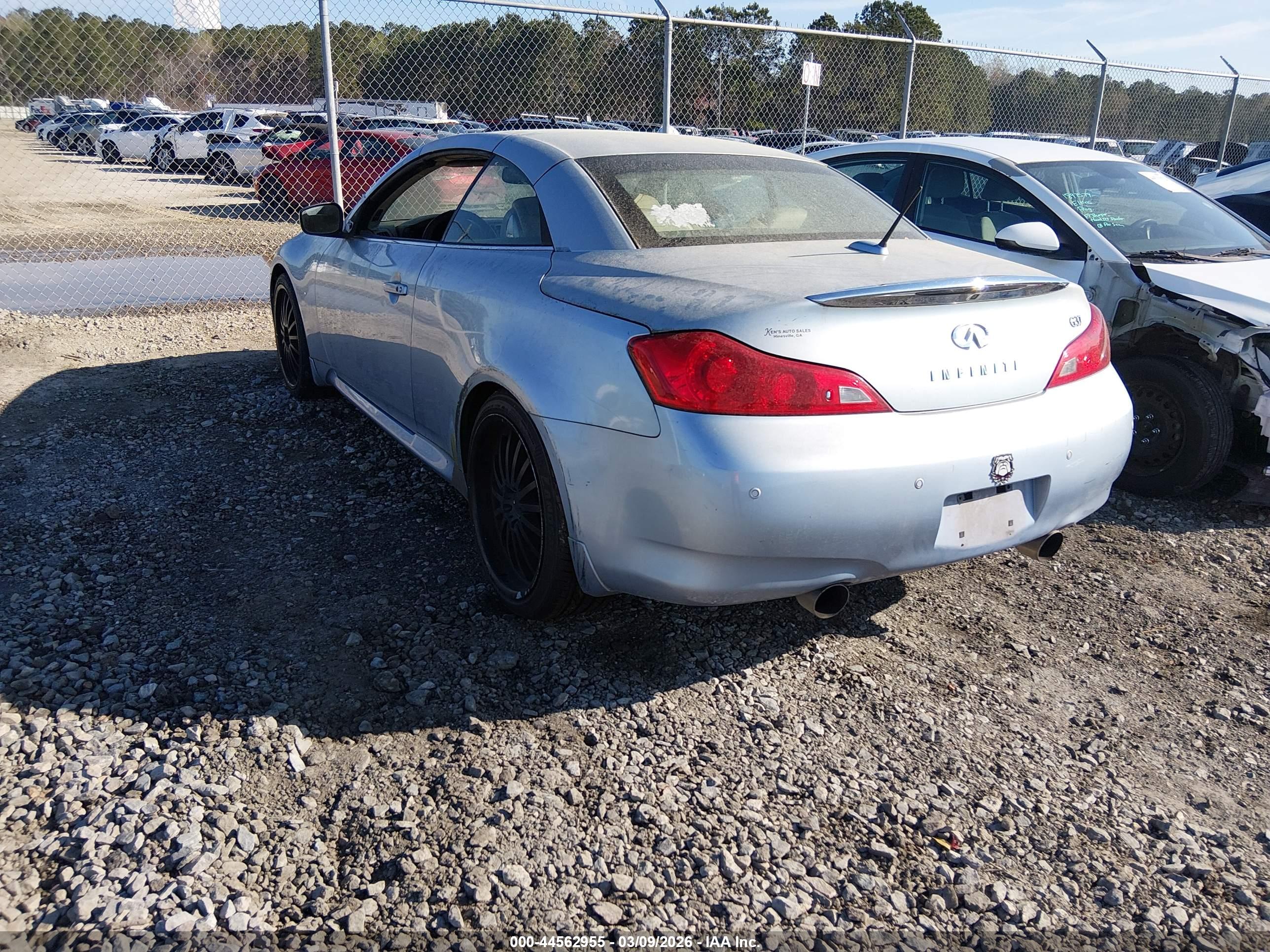 INFINITI G37 image 3