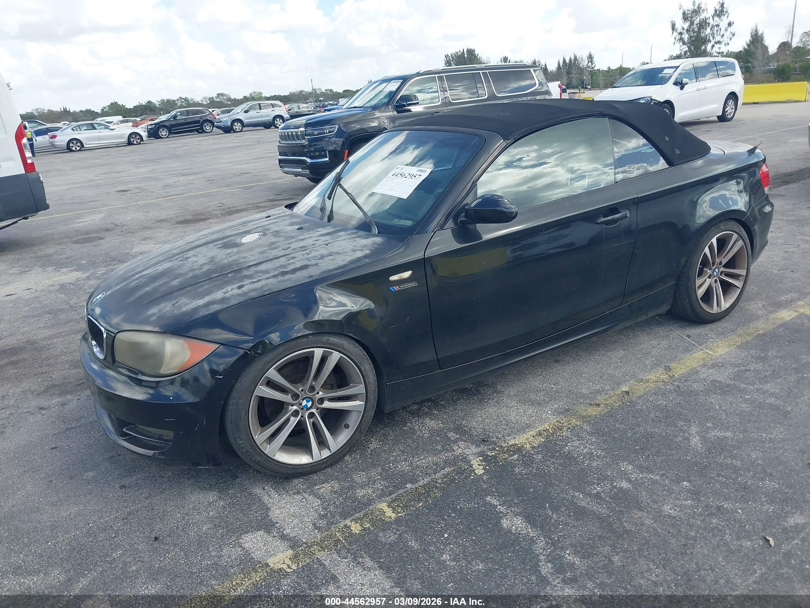 BMW 128I image 2