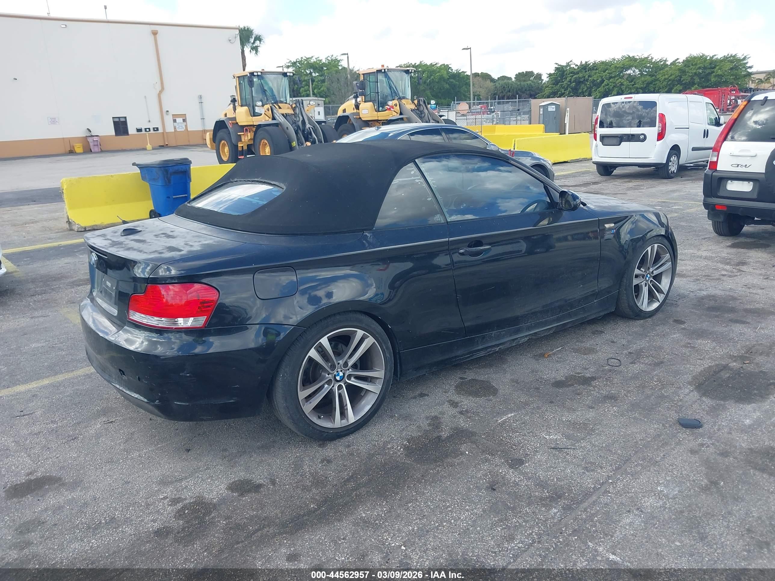 BMW 128I image 4