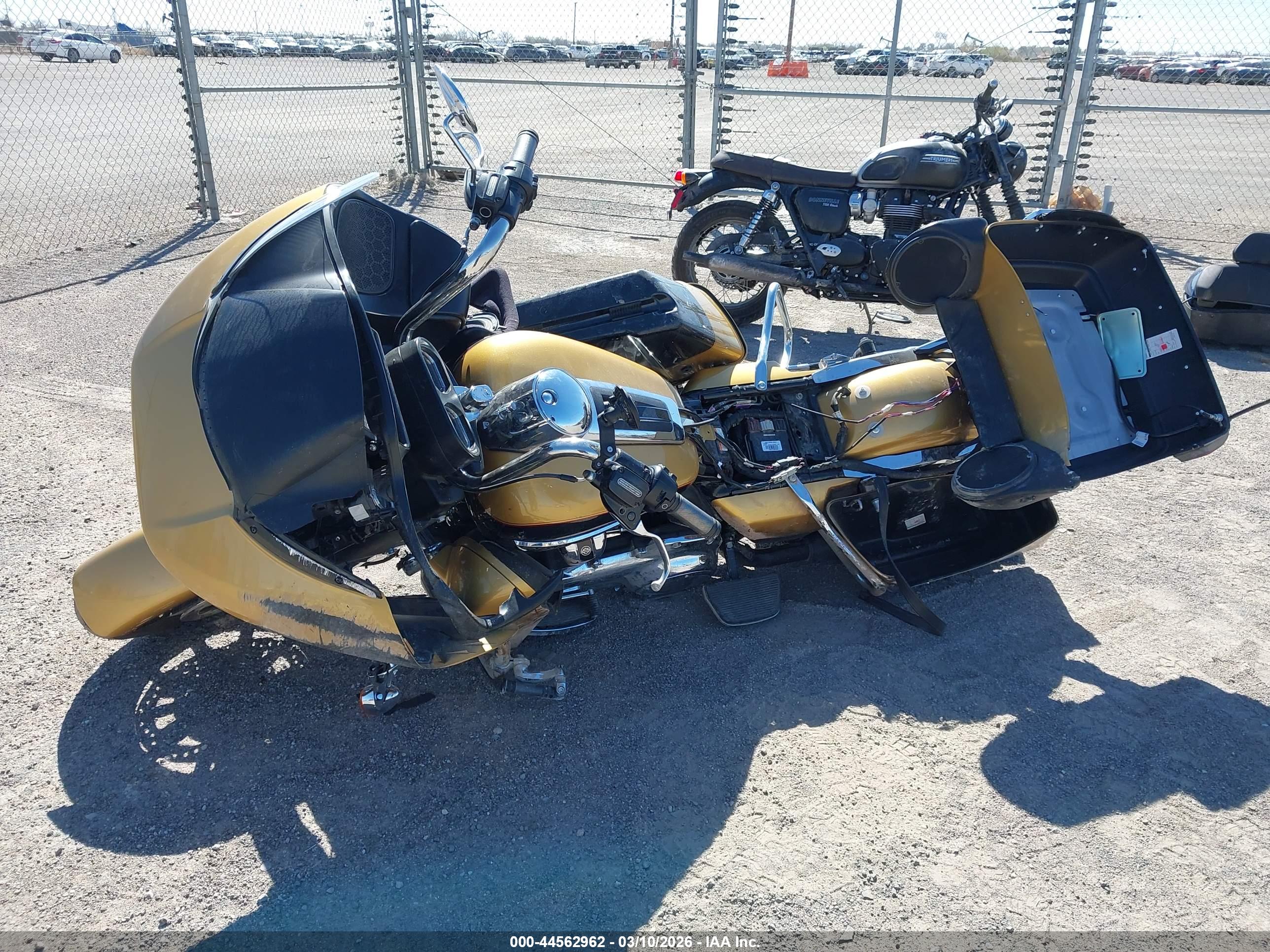 HARLEY-DAVIDSON FLTRU image 2